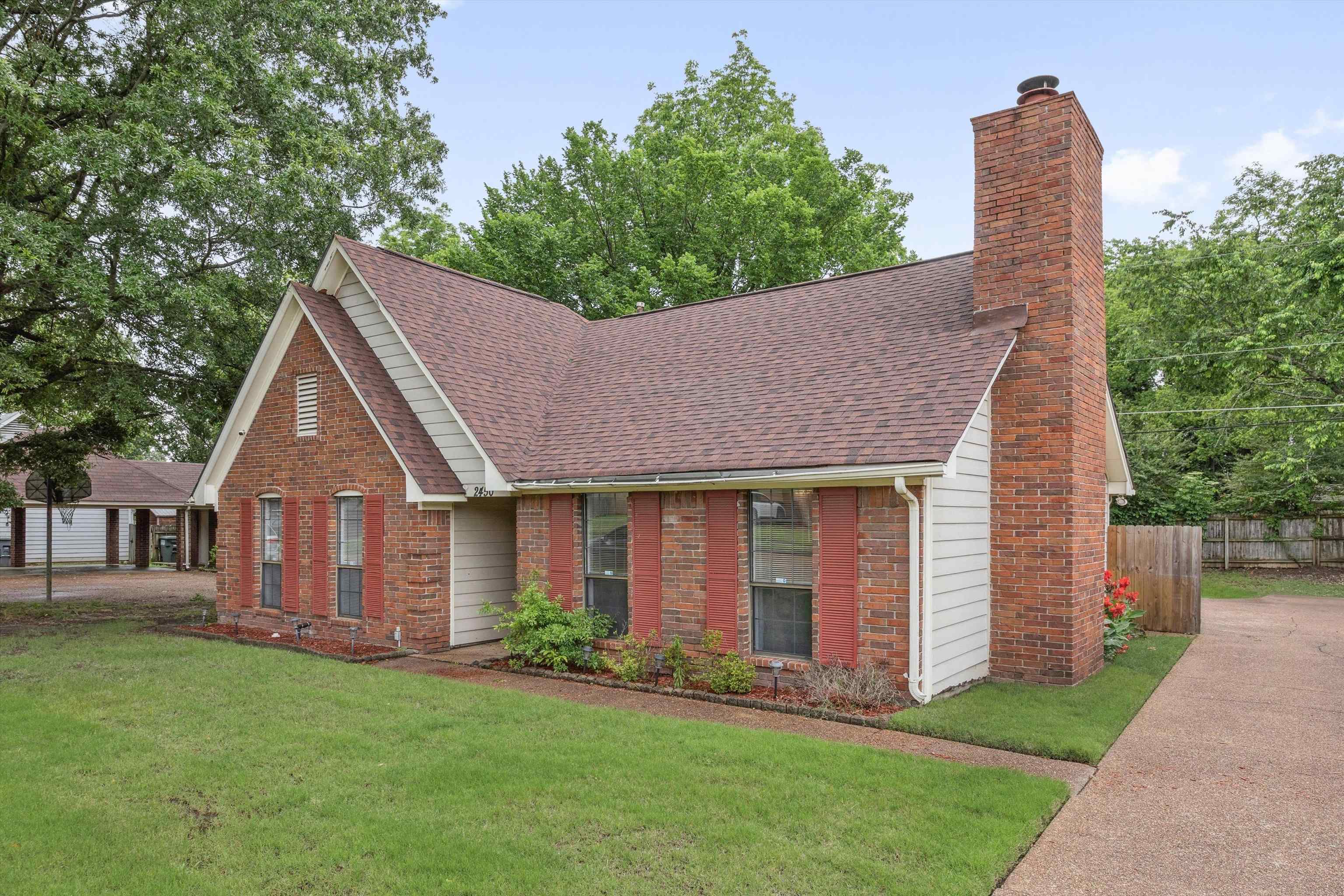 Property Photo: 2450 Green Glen Dr TN 38133