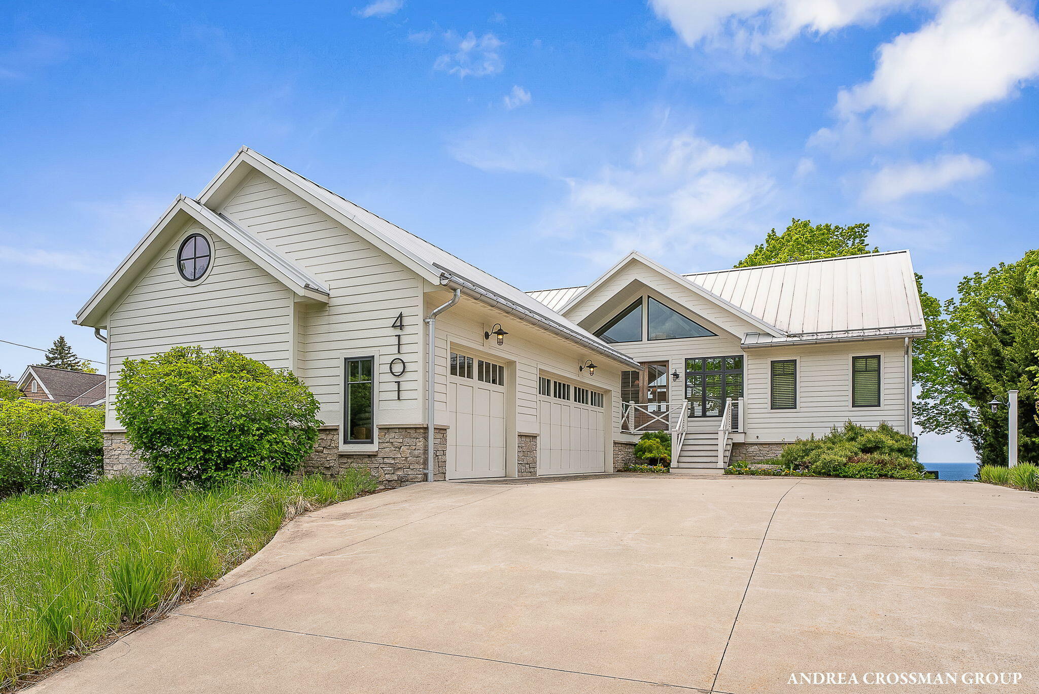 Property Photo: 4101 Lakeridge Drive MI 49424