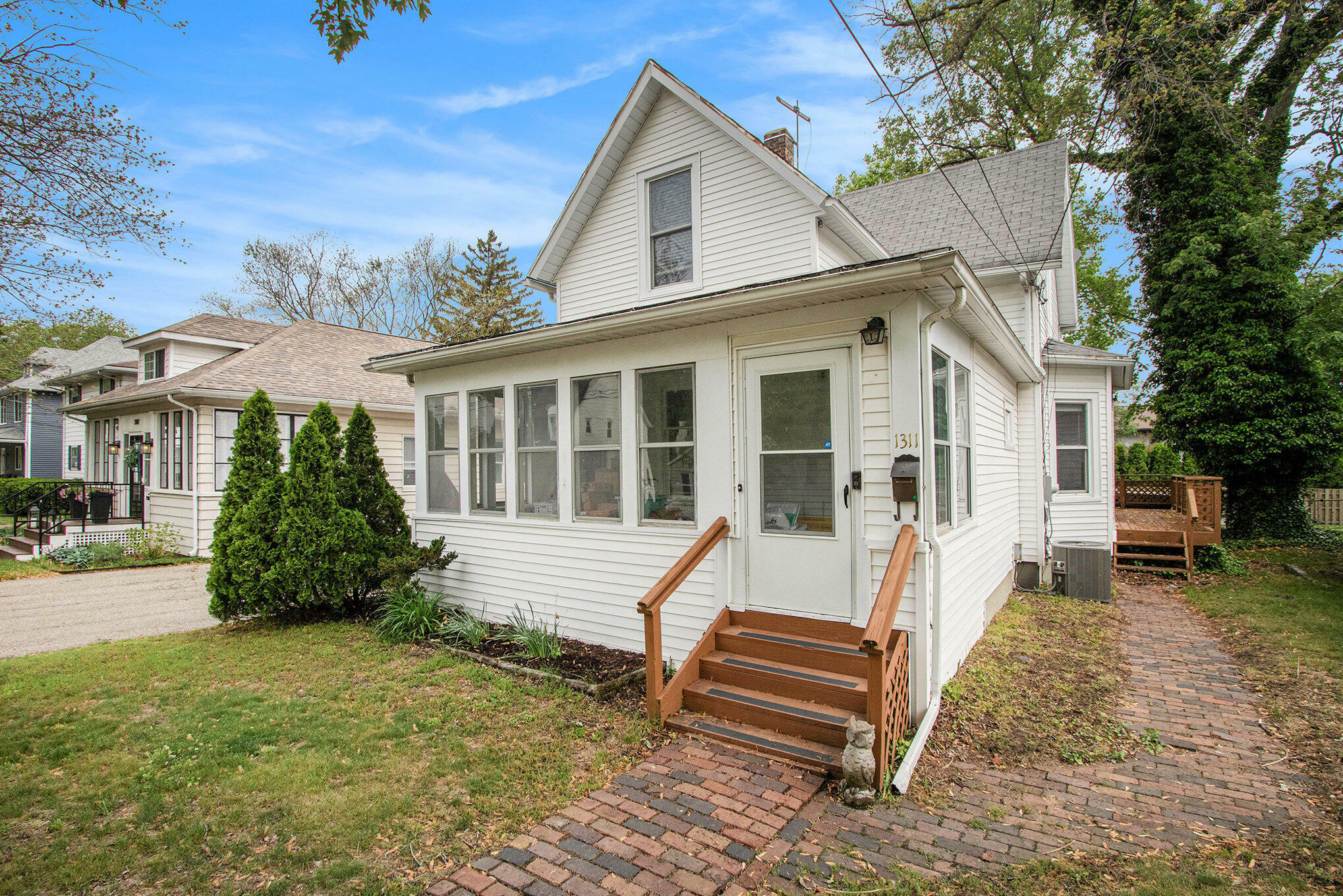 Property Photo: 1311 Wolcott Avenue MI 49085