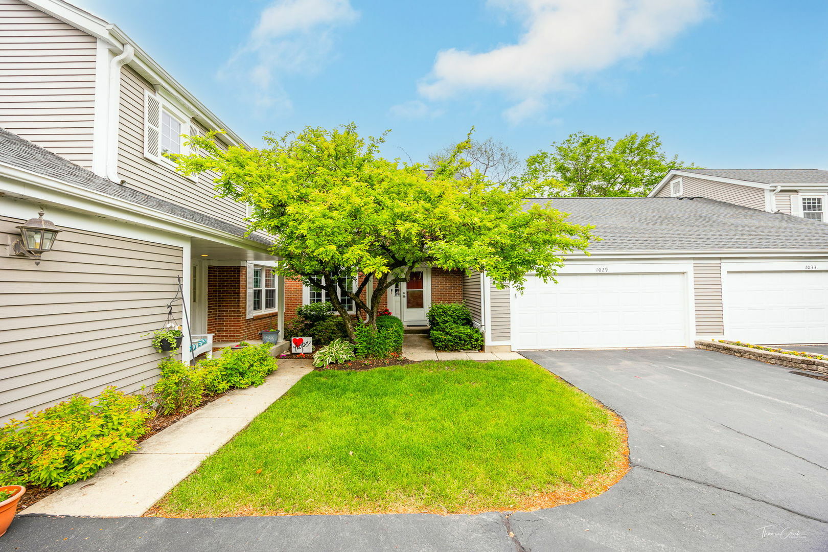 Property Photo: 1029 Kilkenny Drive IL 60189