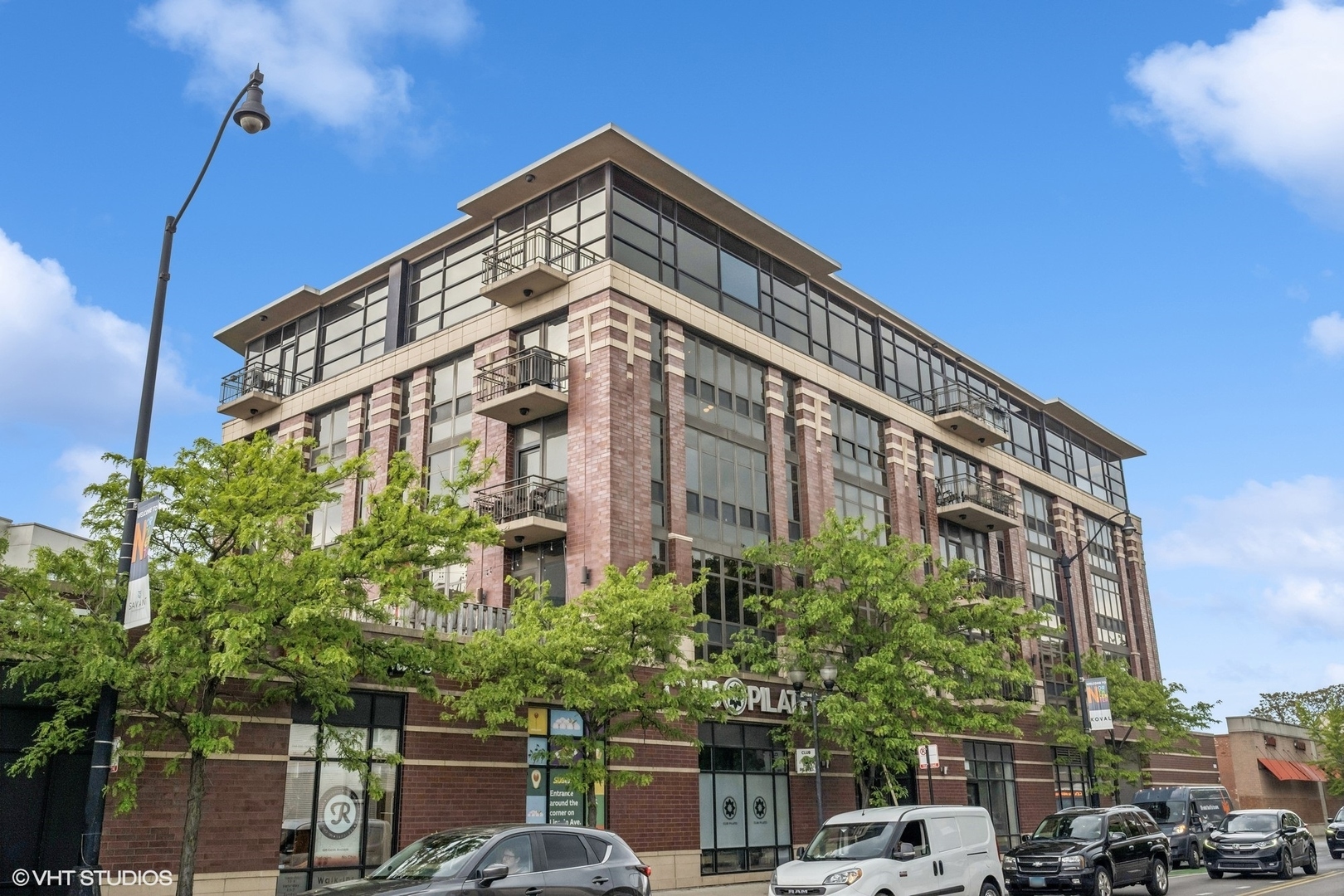 Property Photo:  4020 N Damen Avenue 408  IL 60618 