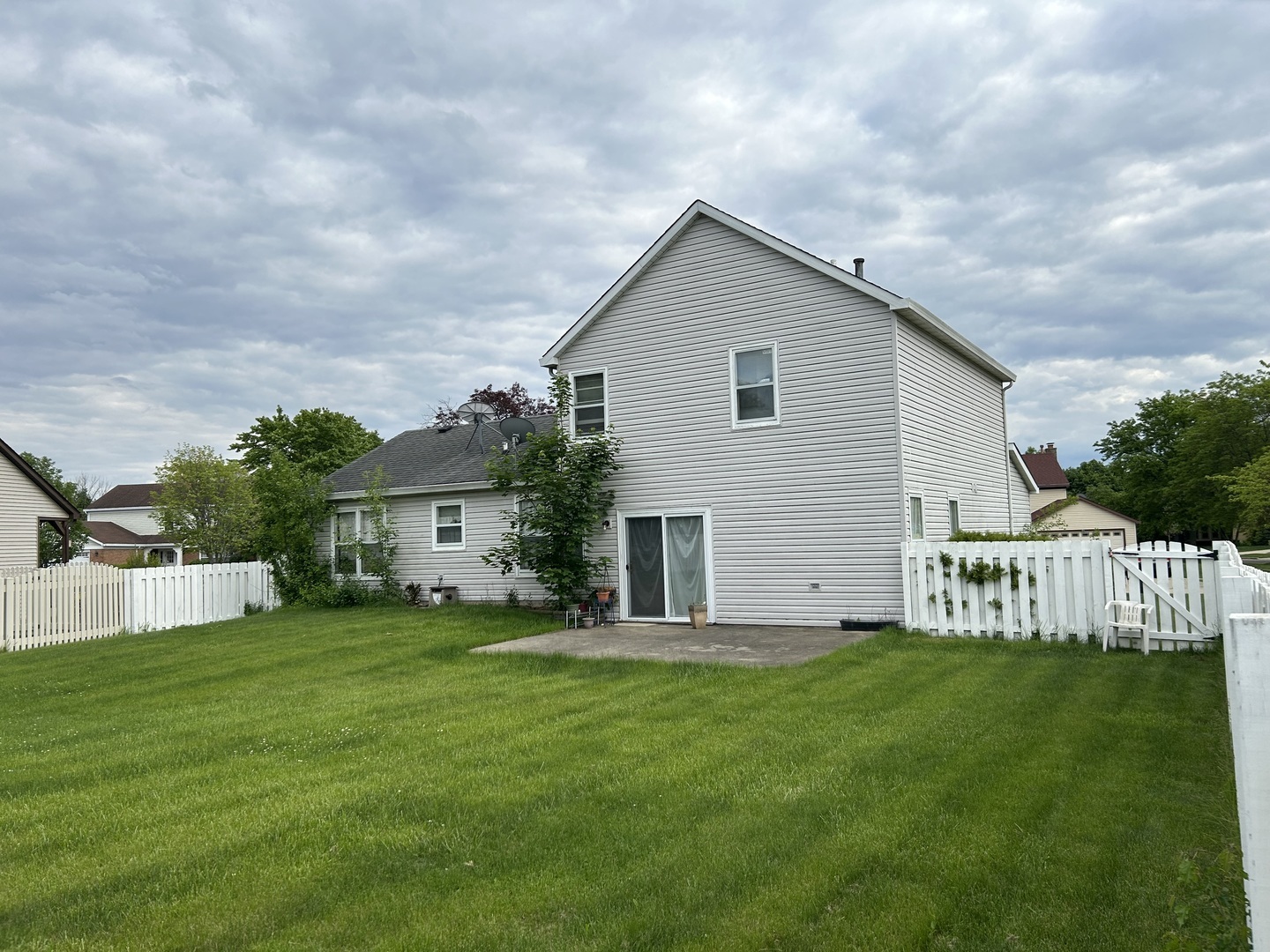 Property Photo: 1312 Darlington Court IL 60169