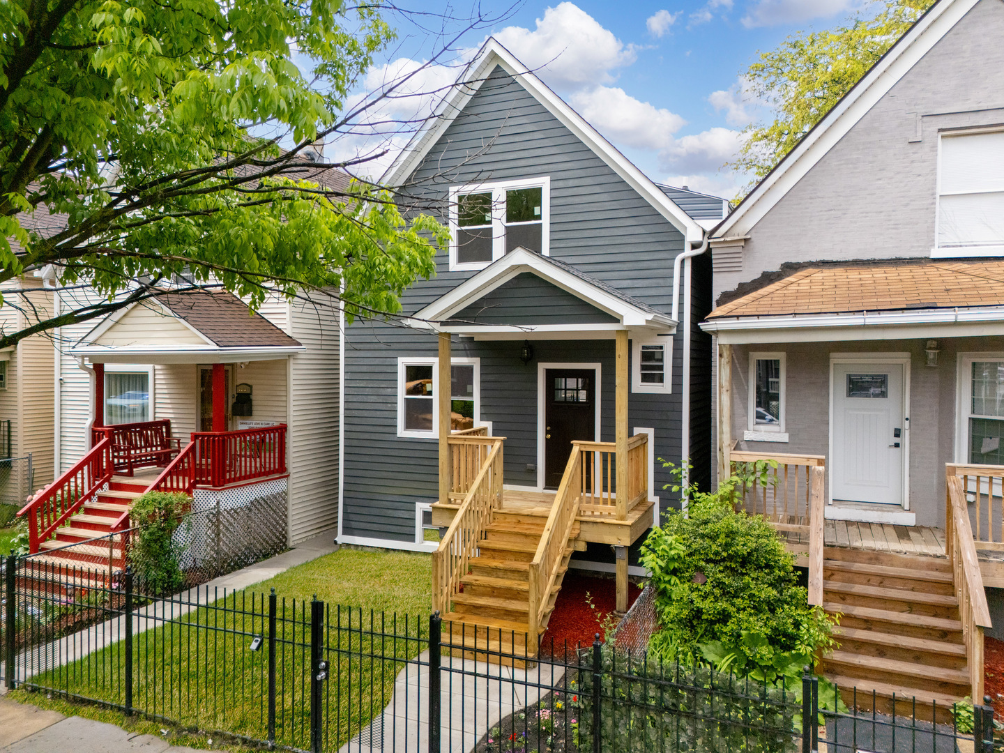 Property Photo:  130 N Laramie Avenue  IL 60644 