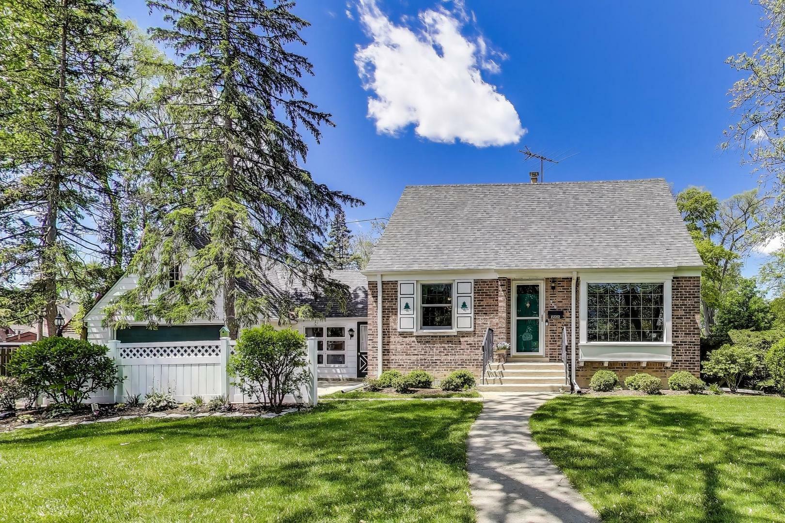 Property Photo: 266 S Warrington Road IL 60016