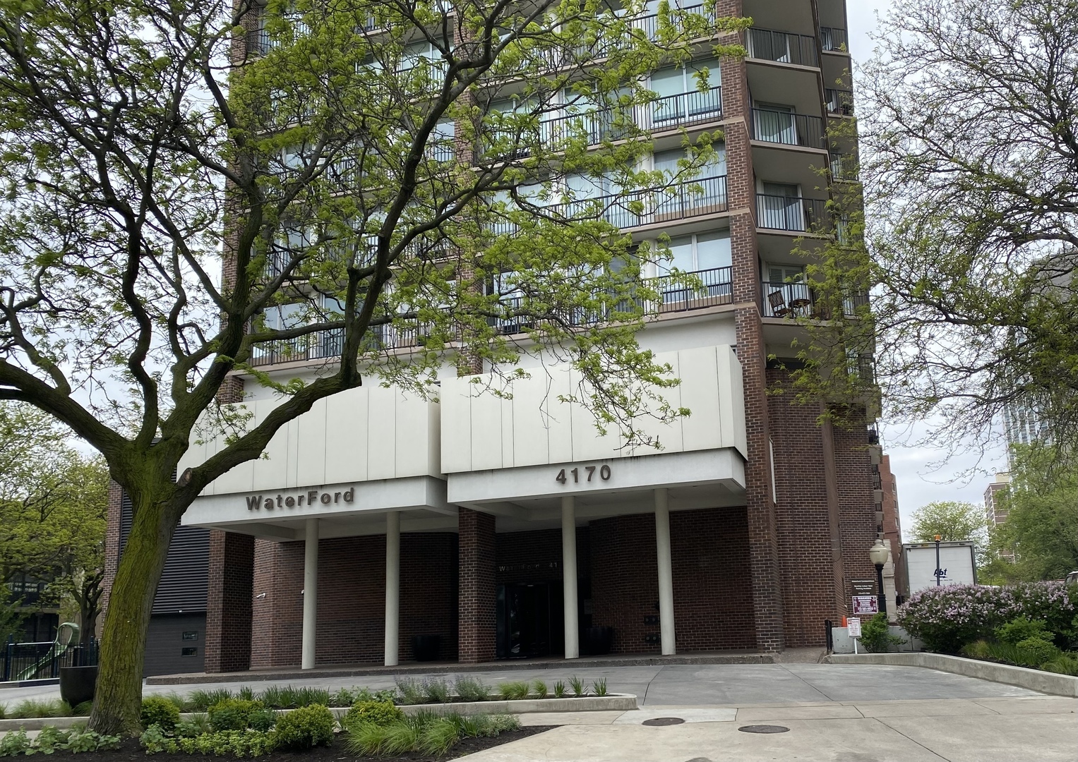 Property Photo: 4170 N Marine Drive 18M IL 60613