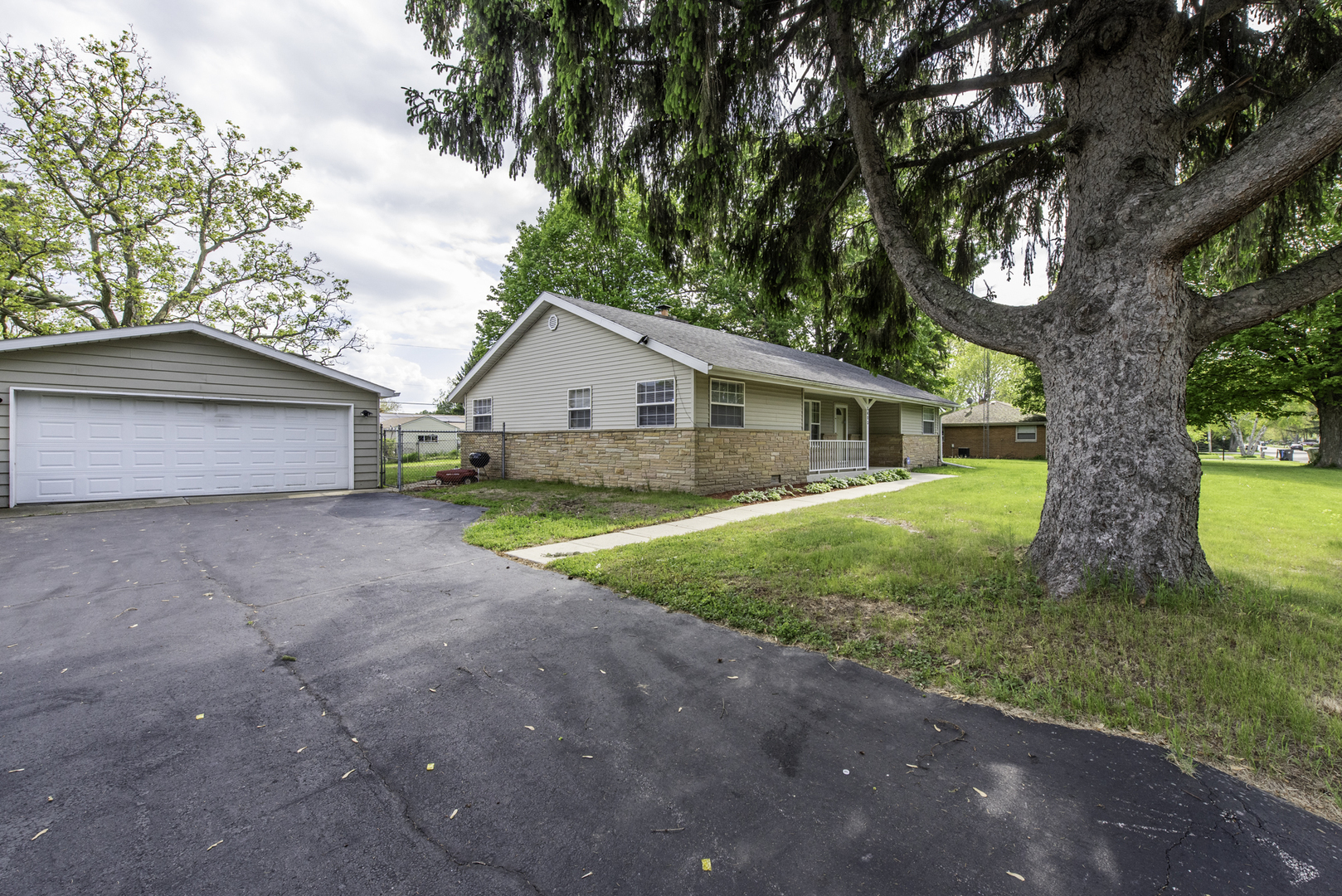 Property Photo: 1401 20th Street IL 60099