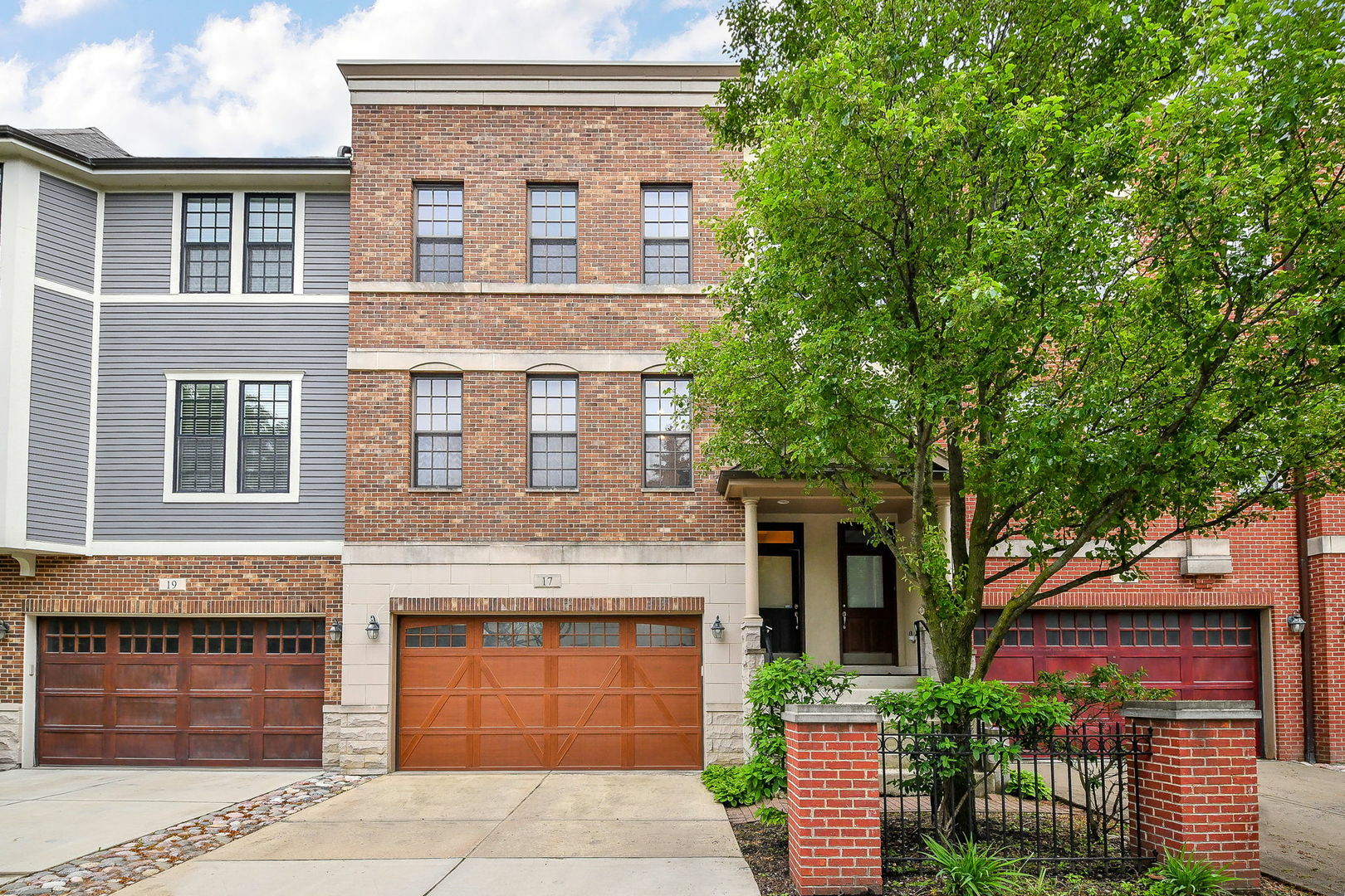 Property Photo: 17 Virginia Parkway IL 60193