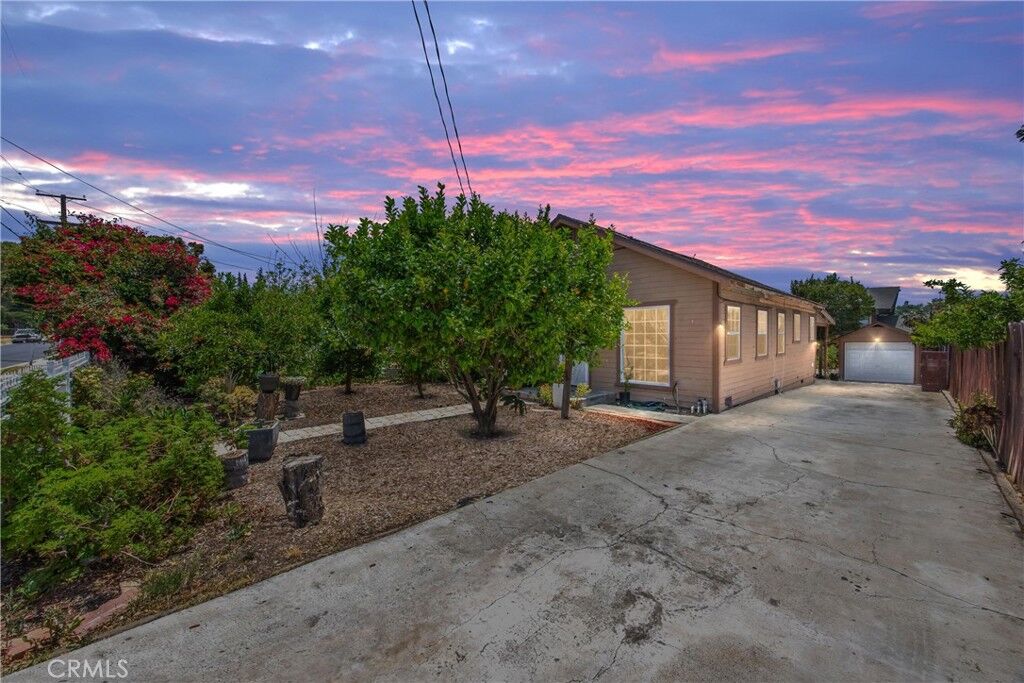 Property Photo:  2880 Woodbine Street  CA 92507 