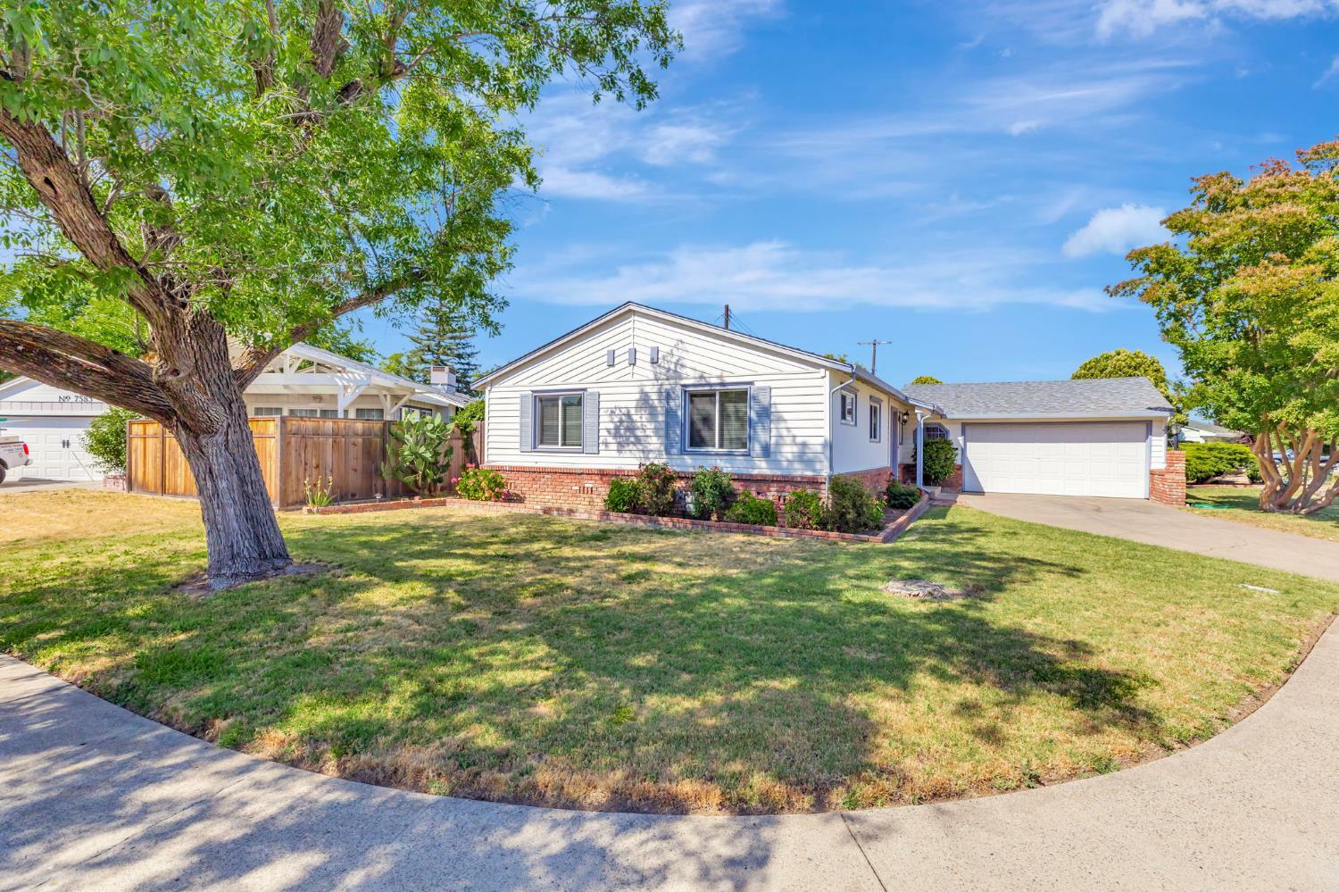 Property Photo:  4815 L Parkway  CA 95823 
