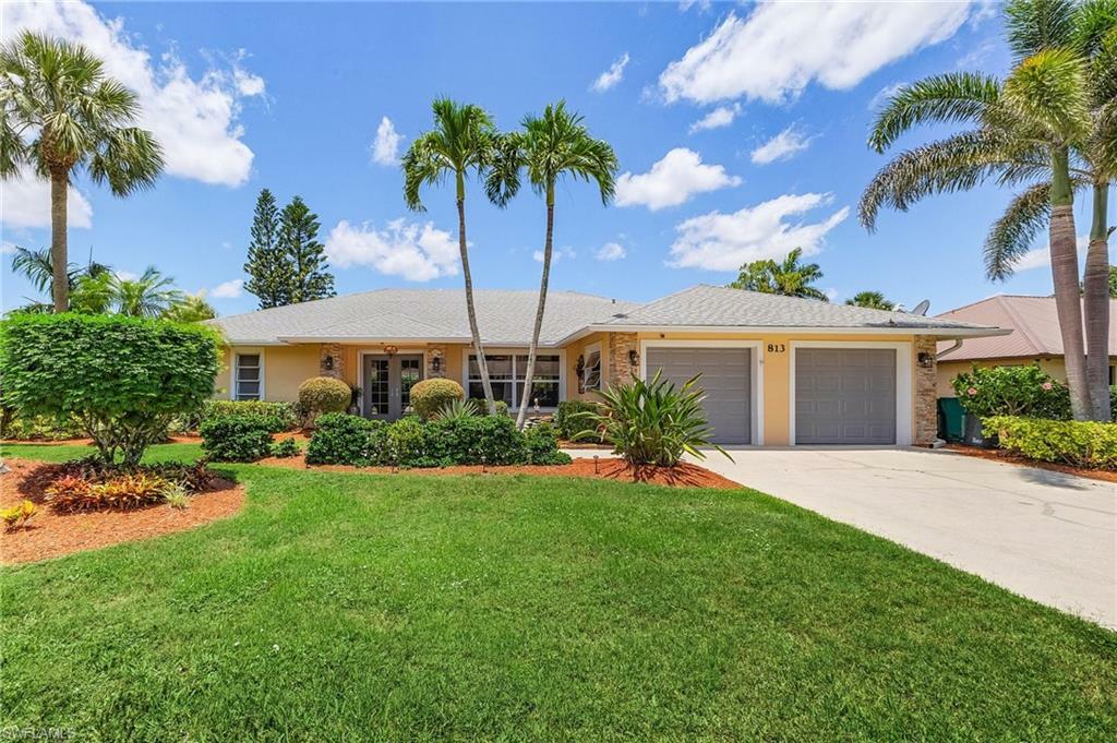 Property Photo: 813 Saint Andrews Blvd FL 34113
