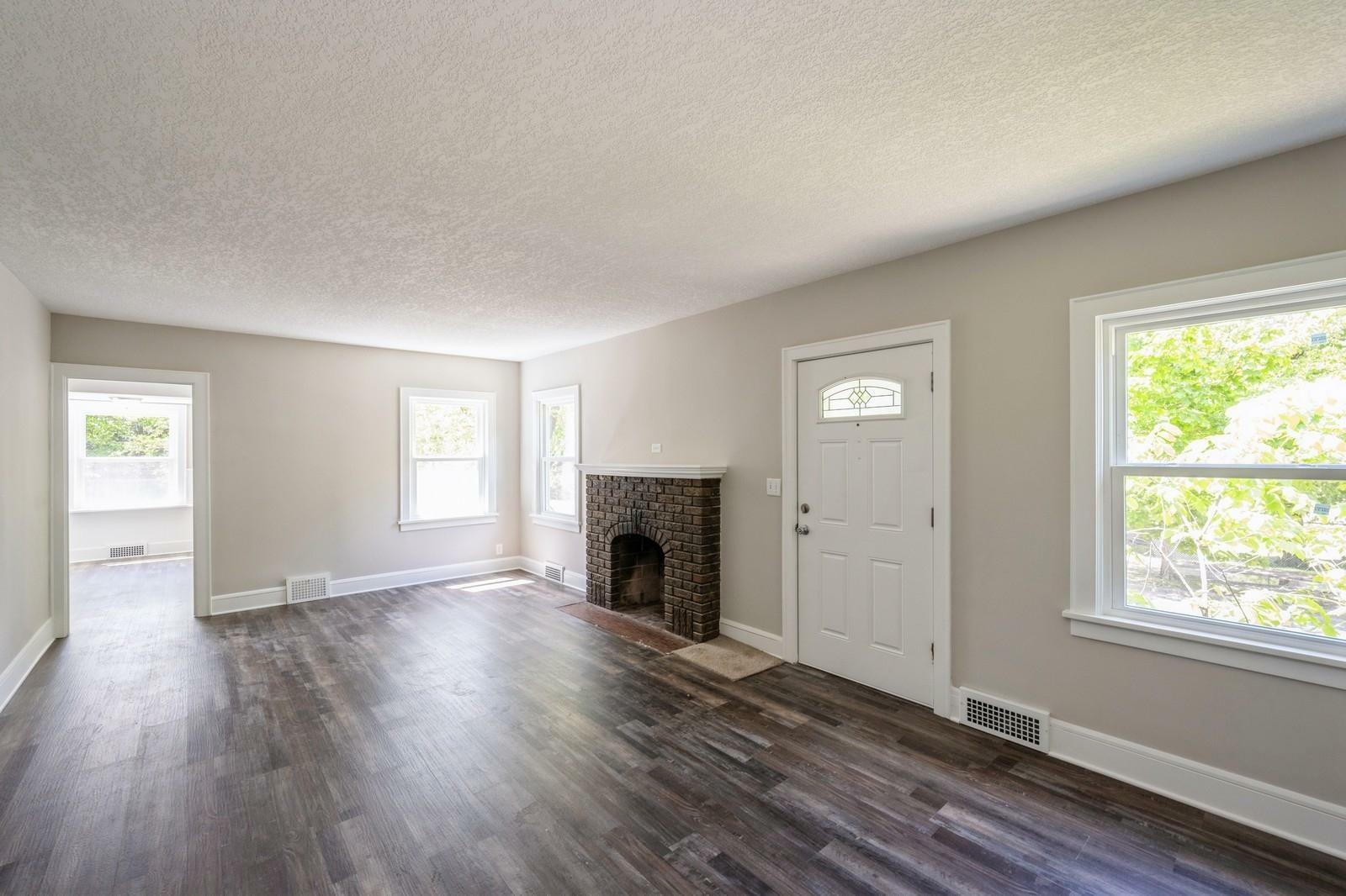 Property Photo: 1296 Hazelwood Street MN 55106