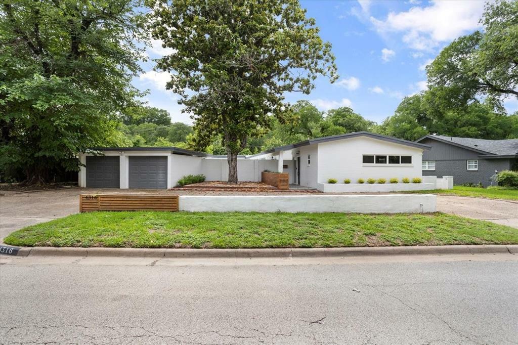 Property Photo: 4316 Inwood Road TX 76109