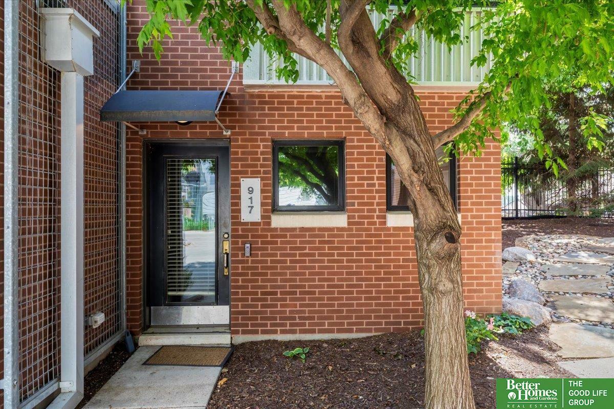Property Photo: 917 S 10th Court NE 68108