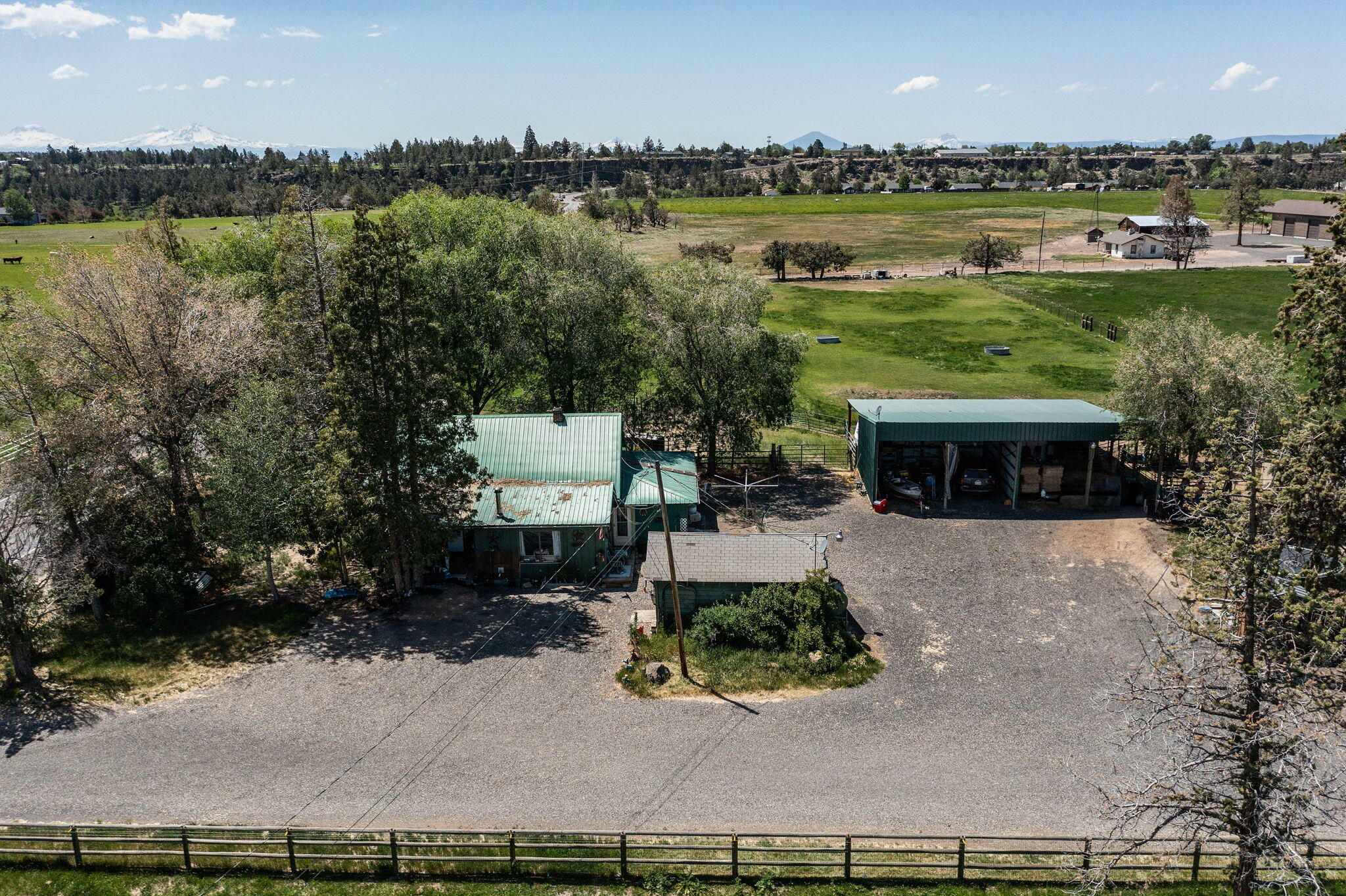 Property Photo: 637 NE Smith Rock Way OR 97760