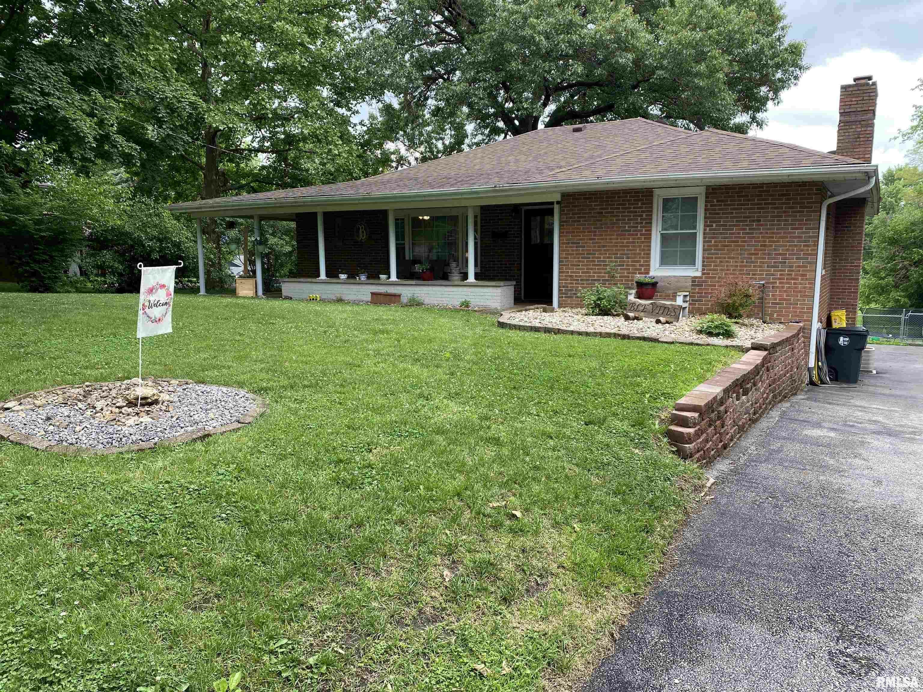 490 W Pine Street  Canton IL 61520 photo