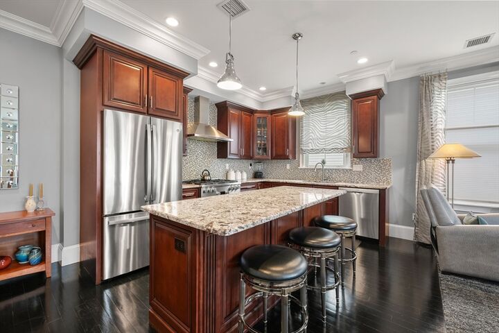 Property Photo:  615 E 6th St 6  MA 02127 
