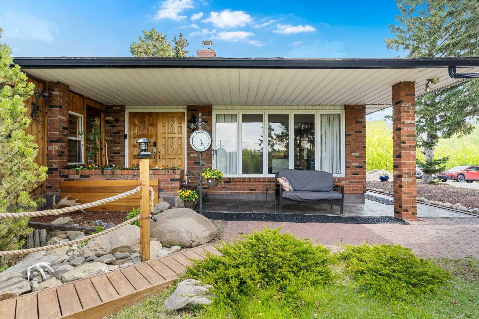 Photo de la propriété: 24157 Meadow Drive AB T3R 1A8