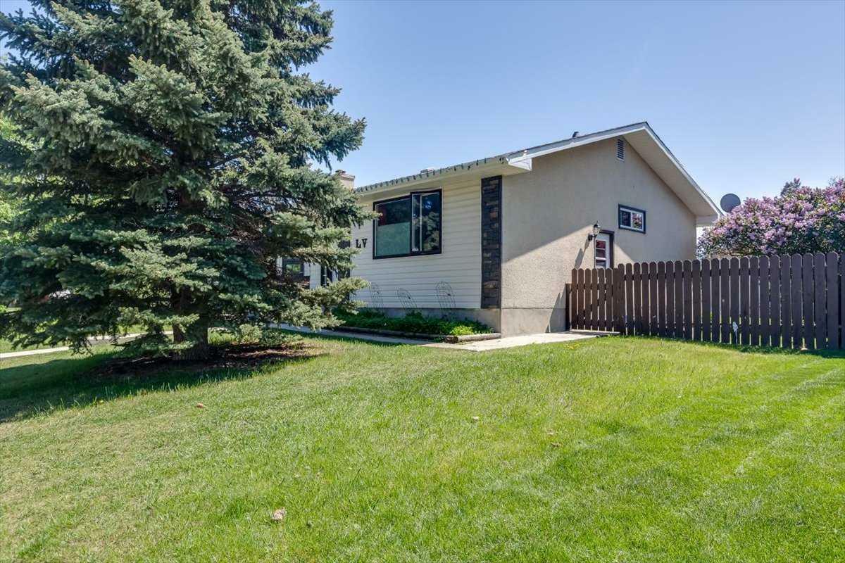 Property Photo: 55 Horn Crescent AB T4N 5Y8