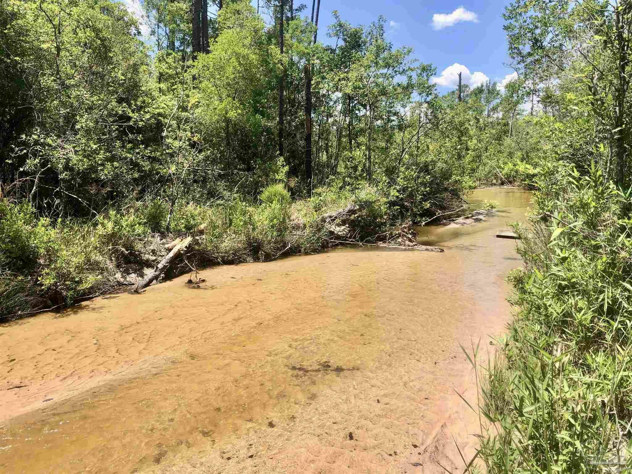Property Photo: 2035 Glacier Dr FL 32571