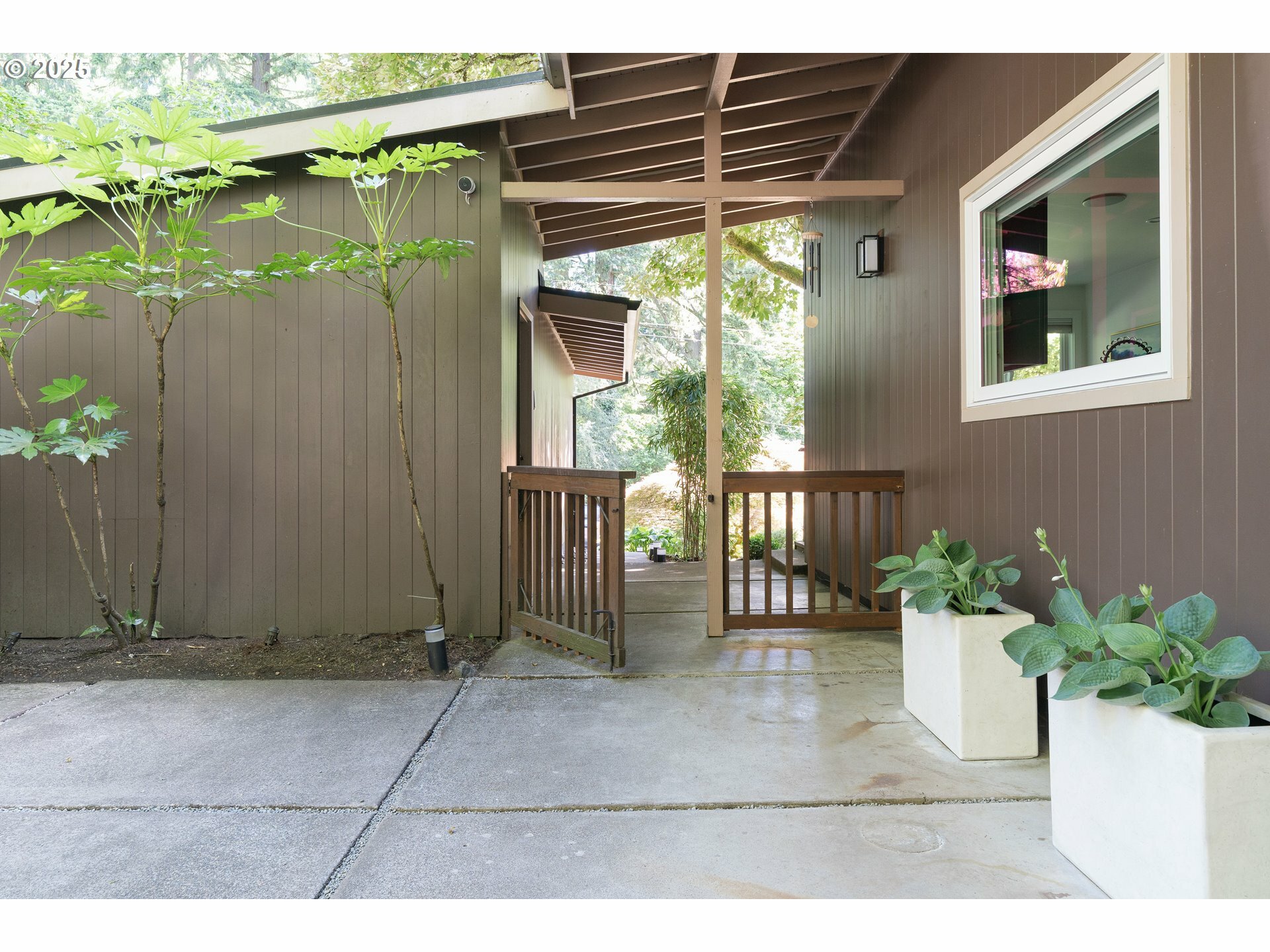 Property Photo: 5431 SW Alfred St OR 97219