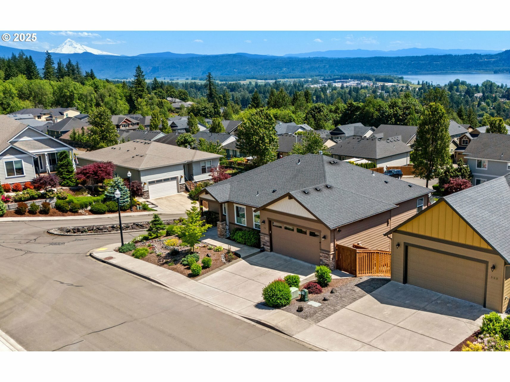 Property Photo: 550 N Stonegate Dr WA 98671