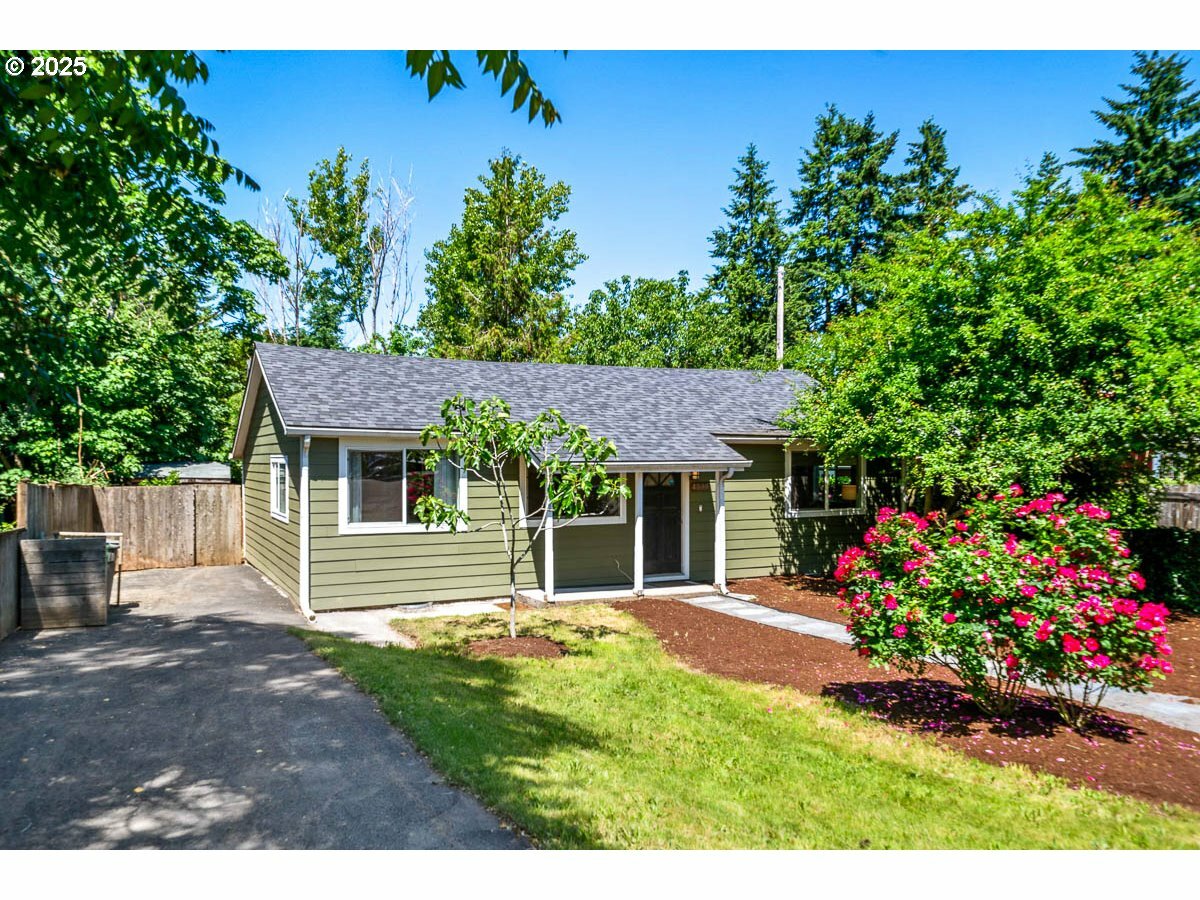 Property Photo: 4339 NE Alberta St OR 97218