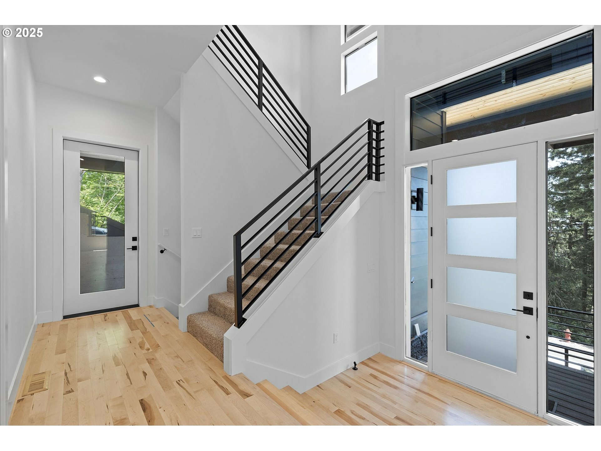 Property Photo: 12 Hidalgo St OR 97035