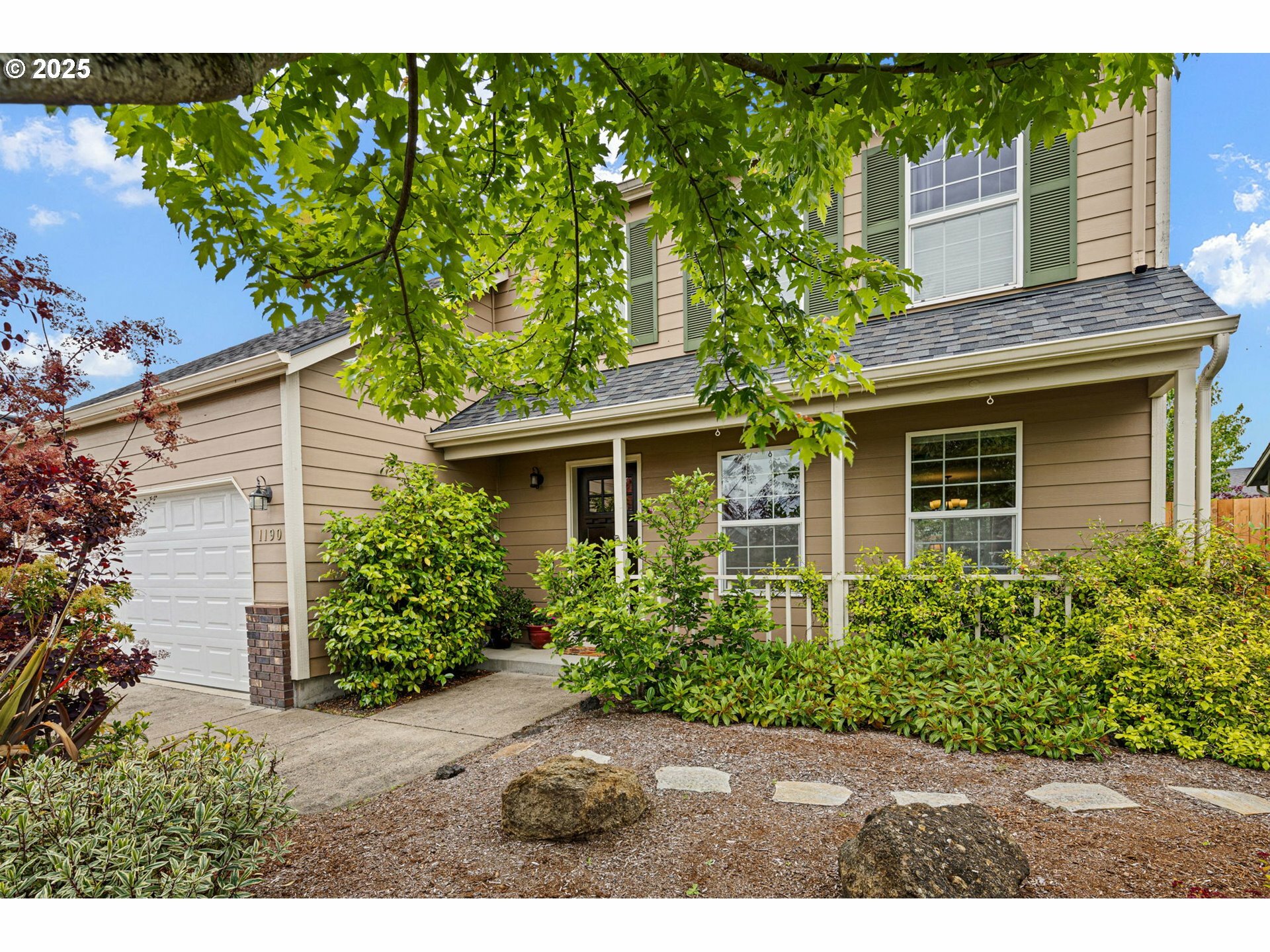 Property Photo: 1190 Hazelnut Ct OR 97426