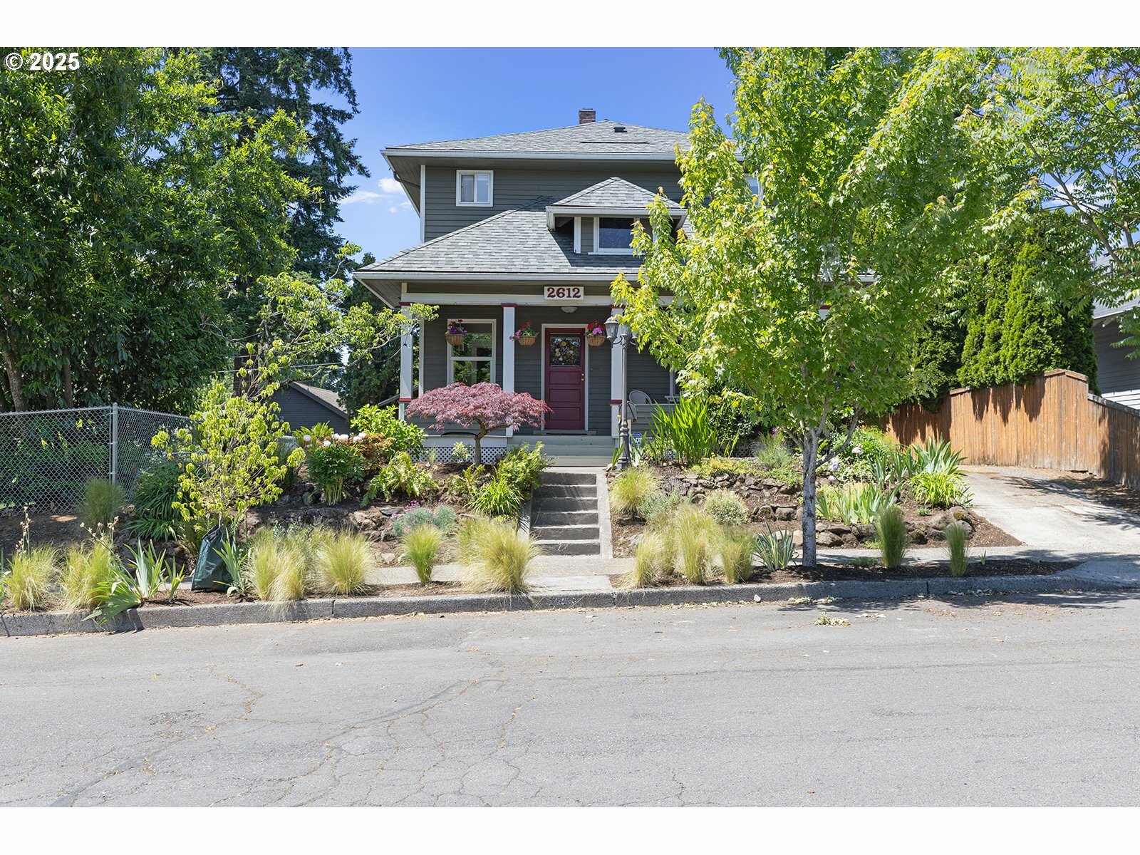 Property Photo: 2612 I St WA 98663