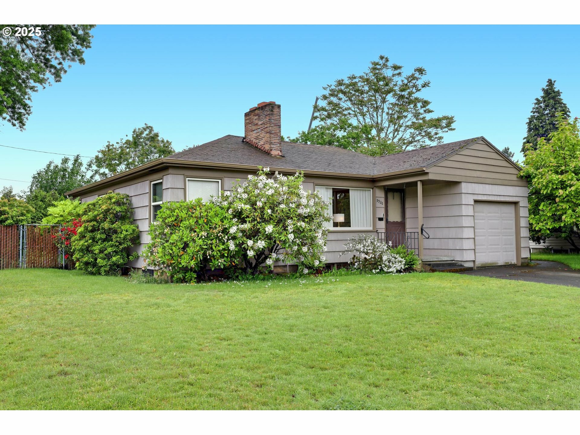 Property Photo: 9936 SE Lincoln St OR 97216
