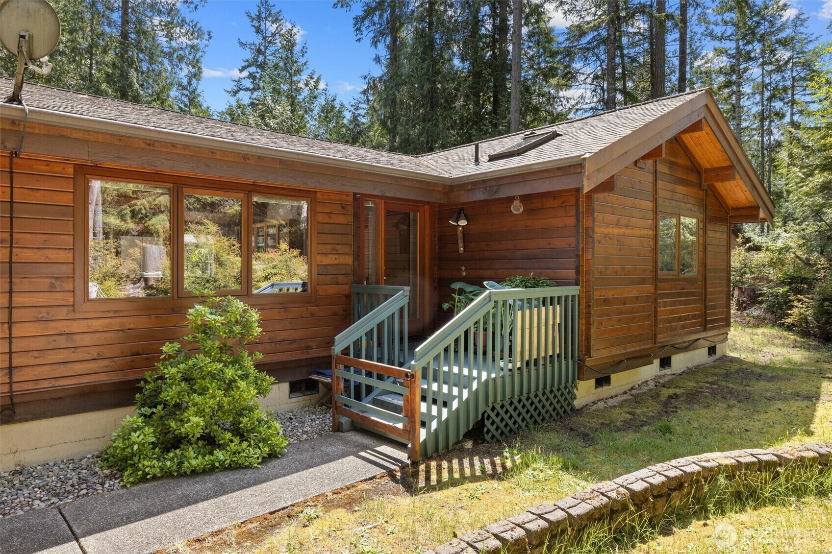 Property Photo: 606 E Pointes Drive W WA 98584