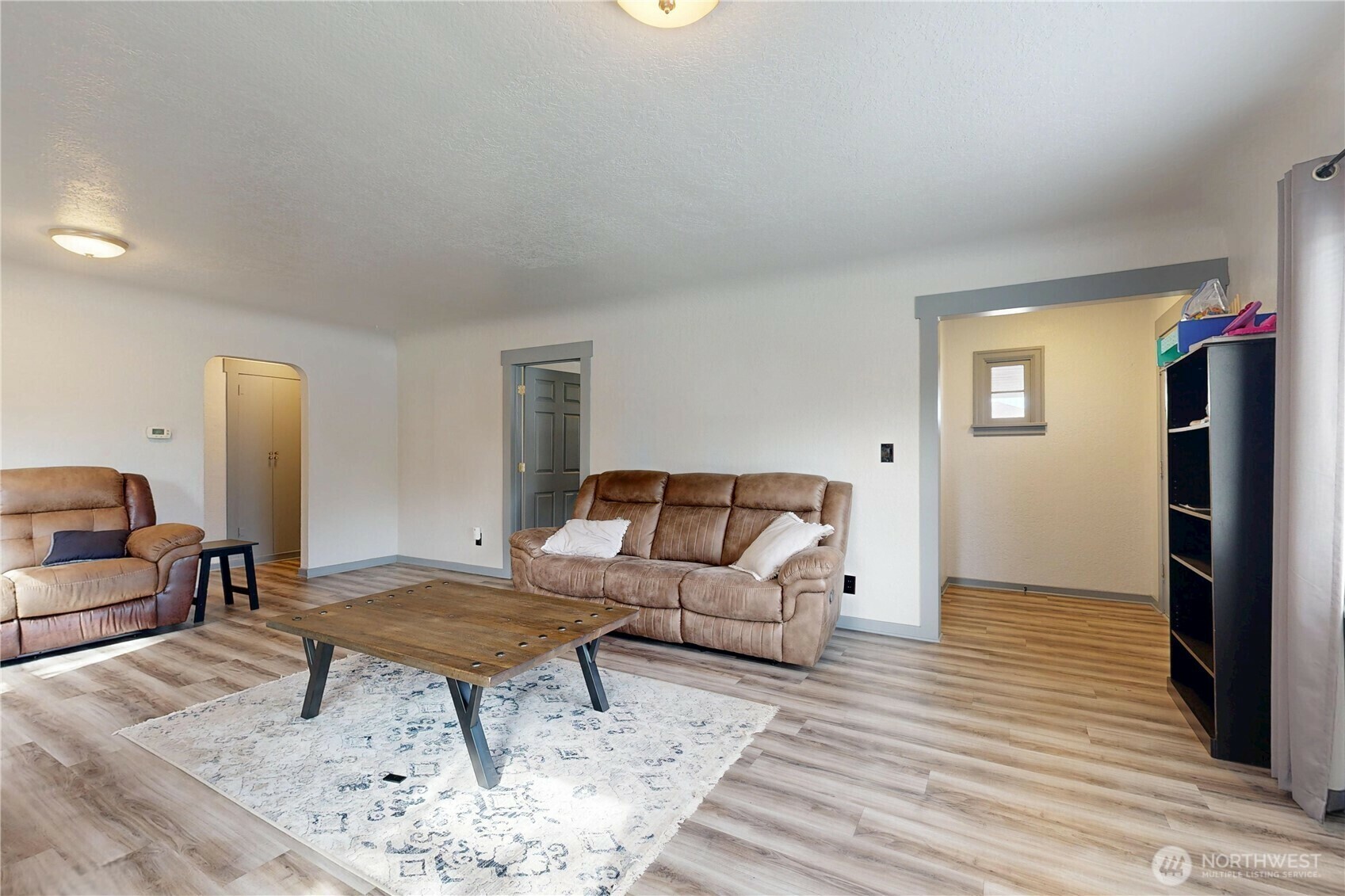 Property Photo: 520 S 2nd Avenue WA 99362
