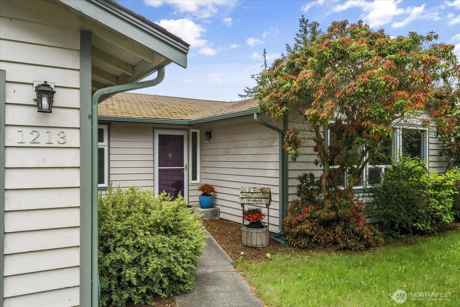 Property Photo: 1213 Independence Court WA 98277
