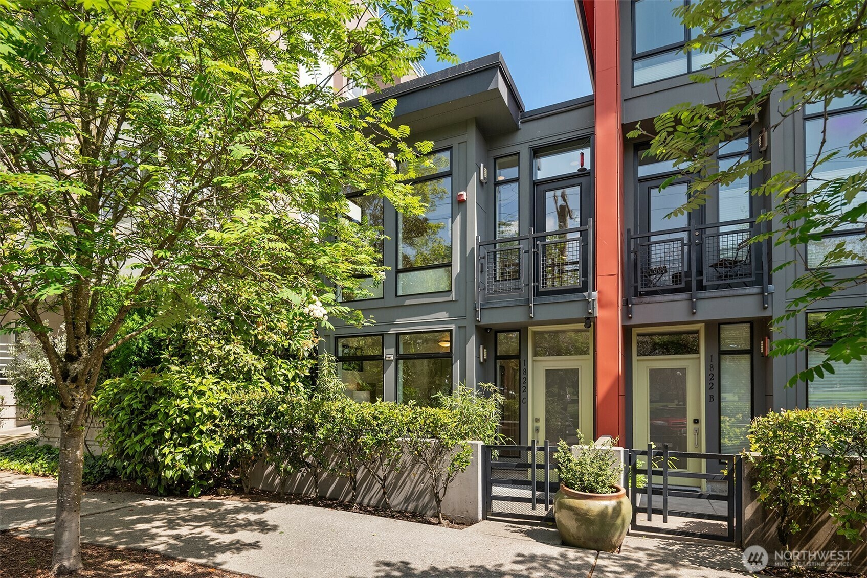 1822  11th Avenue C  Seattle WA 98122 photo