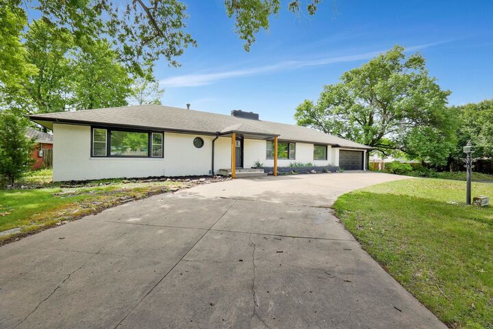 Property Photo:  1181 N Pinecrest St  KS 67208 