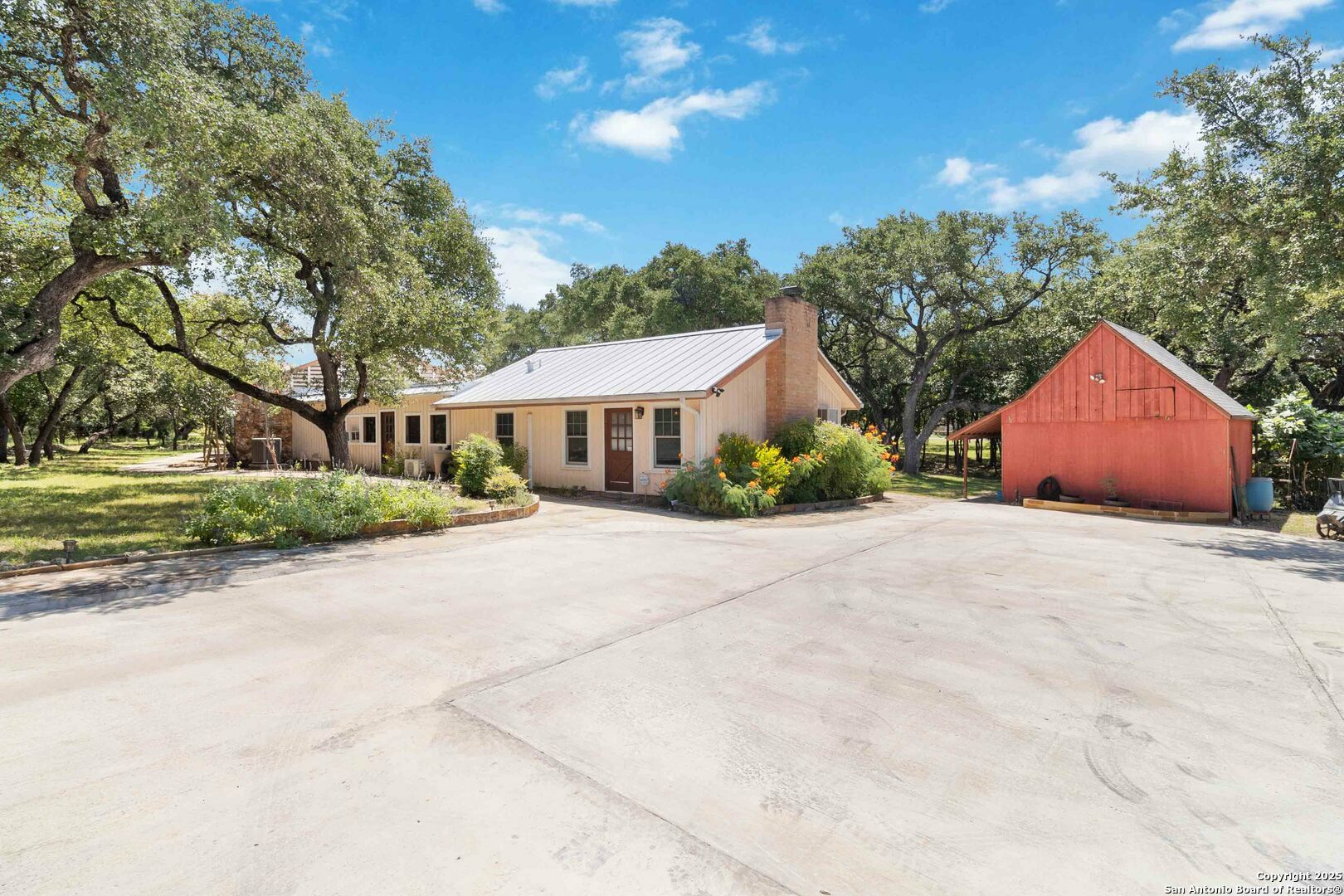 Property Photo: 5803 Hollyhock TX 78240