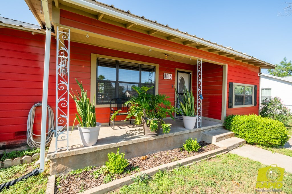 Property Photo:  113 N Belaire Ave  TX 76905 