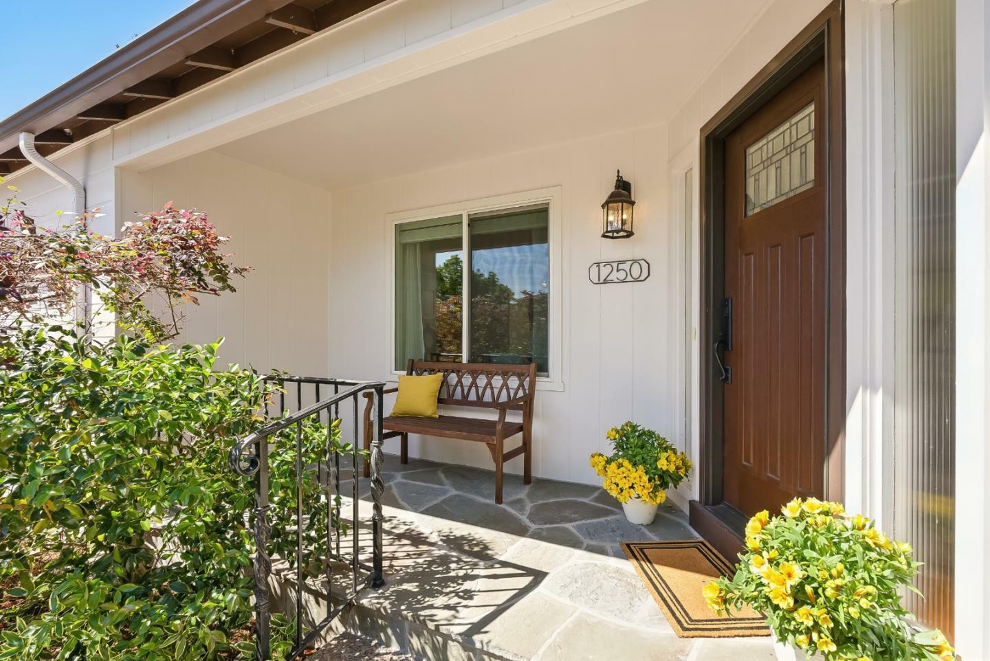 Property Photo: 1250 Dewey Street CA 94061