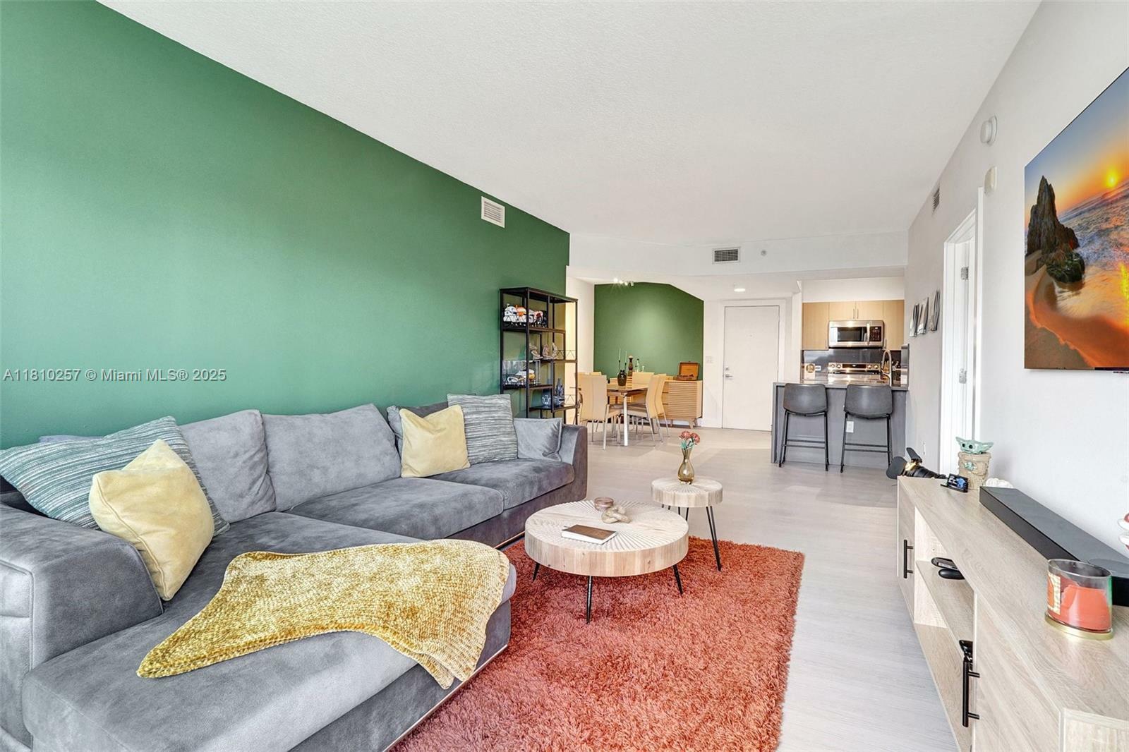 Property Photo: 18800 NE 29th Ave 517 FL 33180