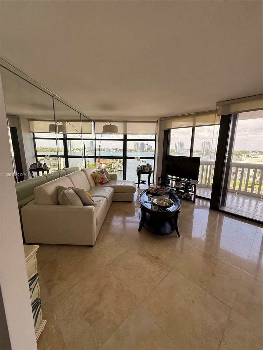 Property Photo: 1000 Island Blvd 911 FL 33160