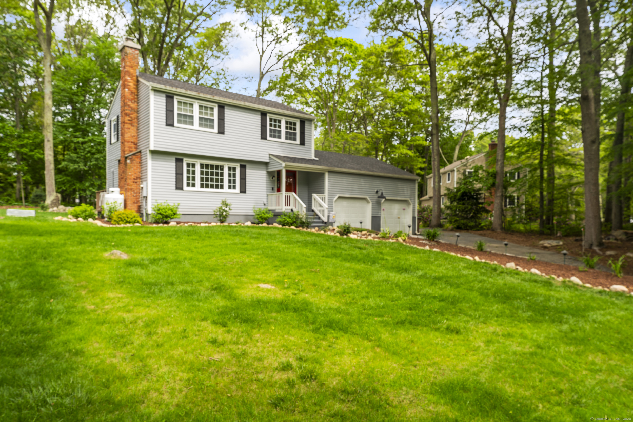 Property Photo:  6 Stoneywood Drive  CT 06357 
