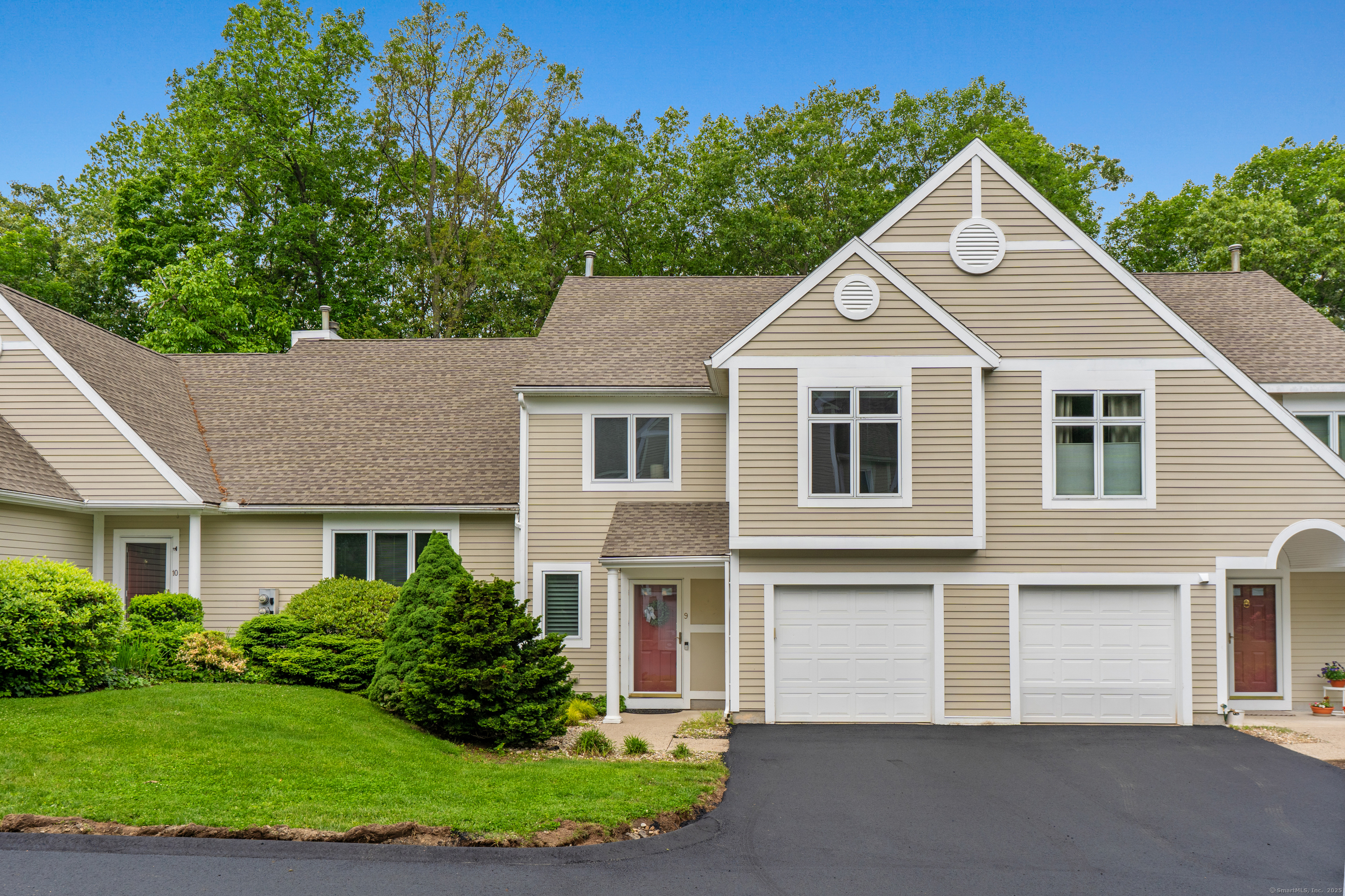Property Photo:  9 Madison Lane 9  CT 06001 