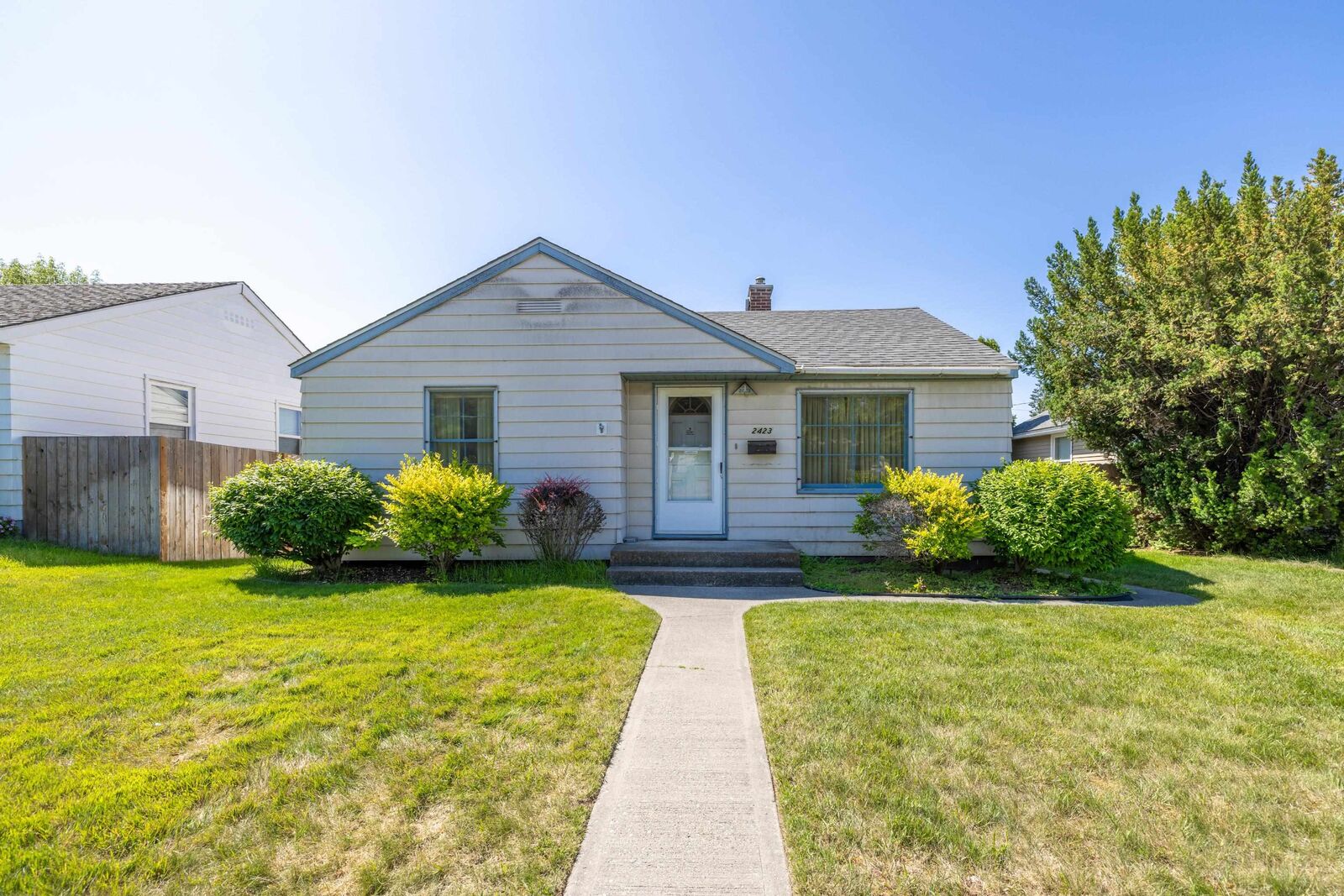 Property Photo:  2423 W Rowan Ave  WA 99205 