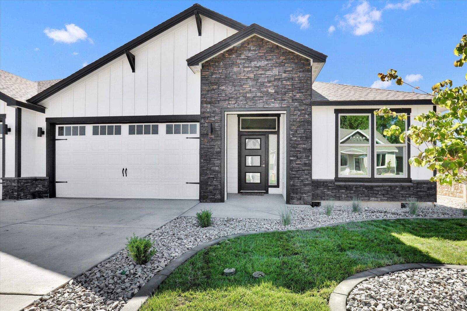 Property Photo:  1109 - Unit 20 N Country Club Dr Unit 20  WA 99006 