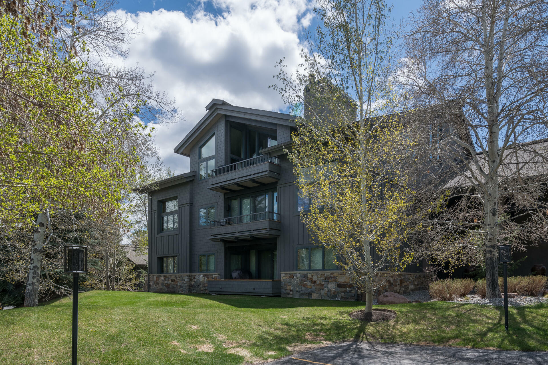 Property Photo: 2831 Summit 2 Condo Dr ID 83353