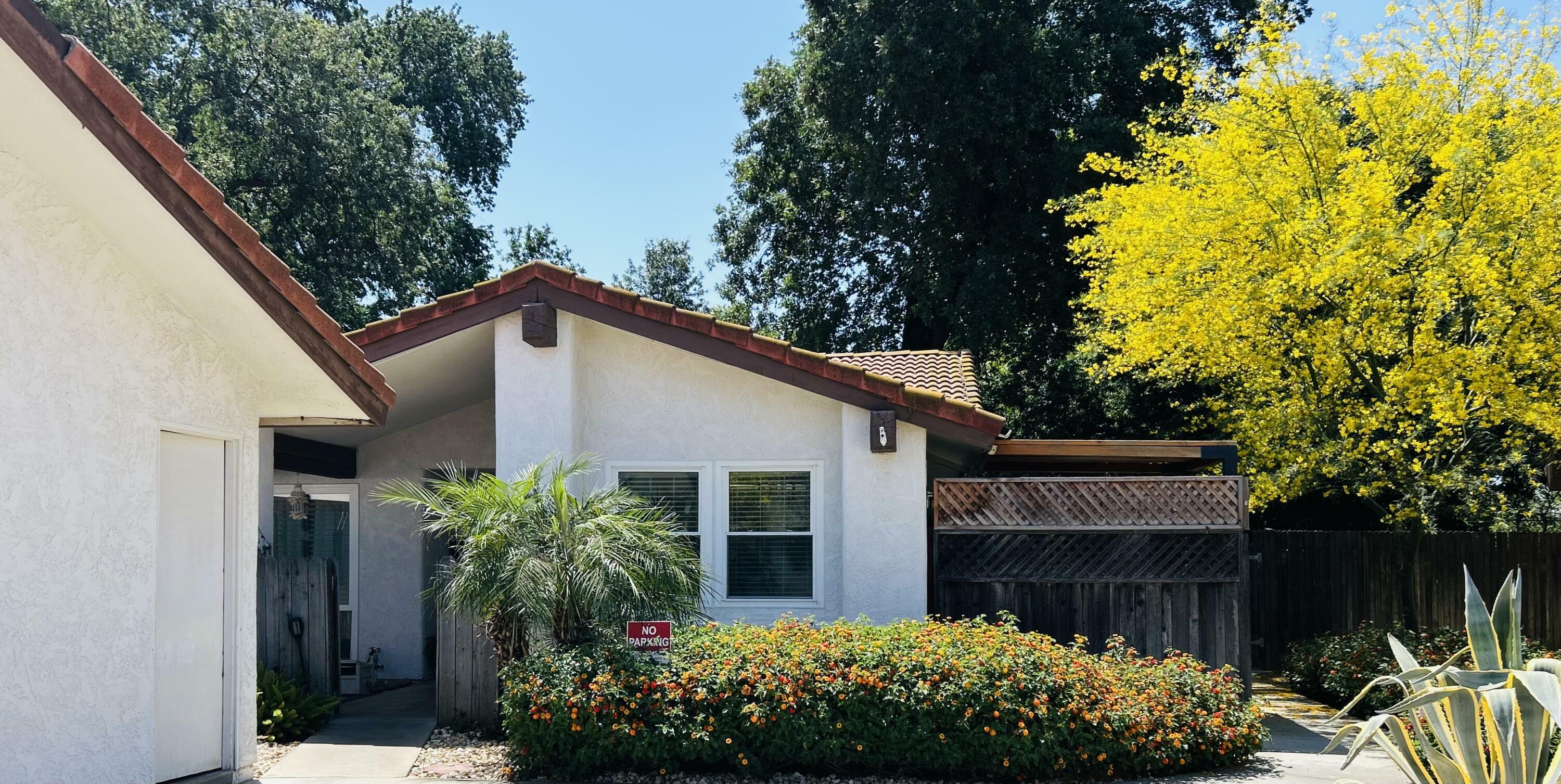 Property Photo: 3929 W Hillsdale Court CA 93291