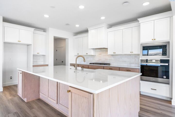 Property Photo: 2842 Sumac Ave WA 99352