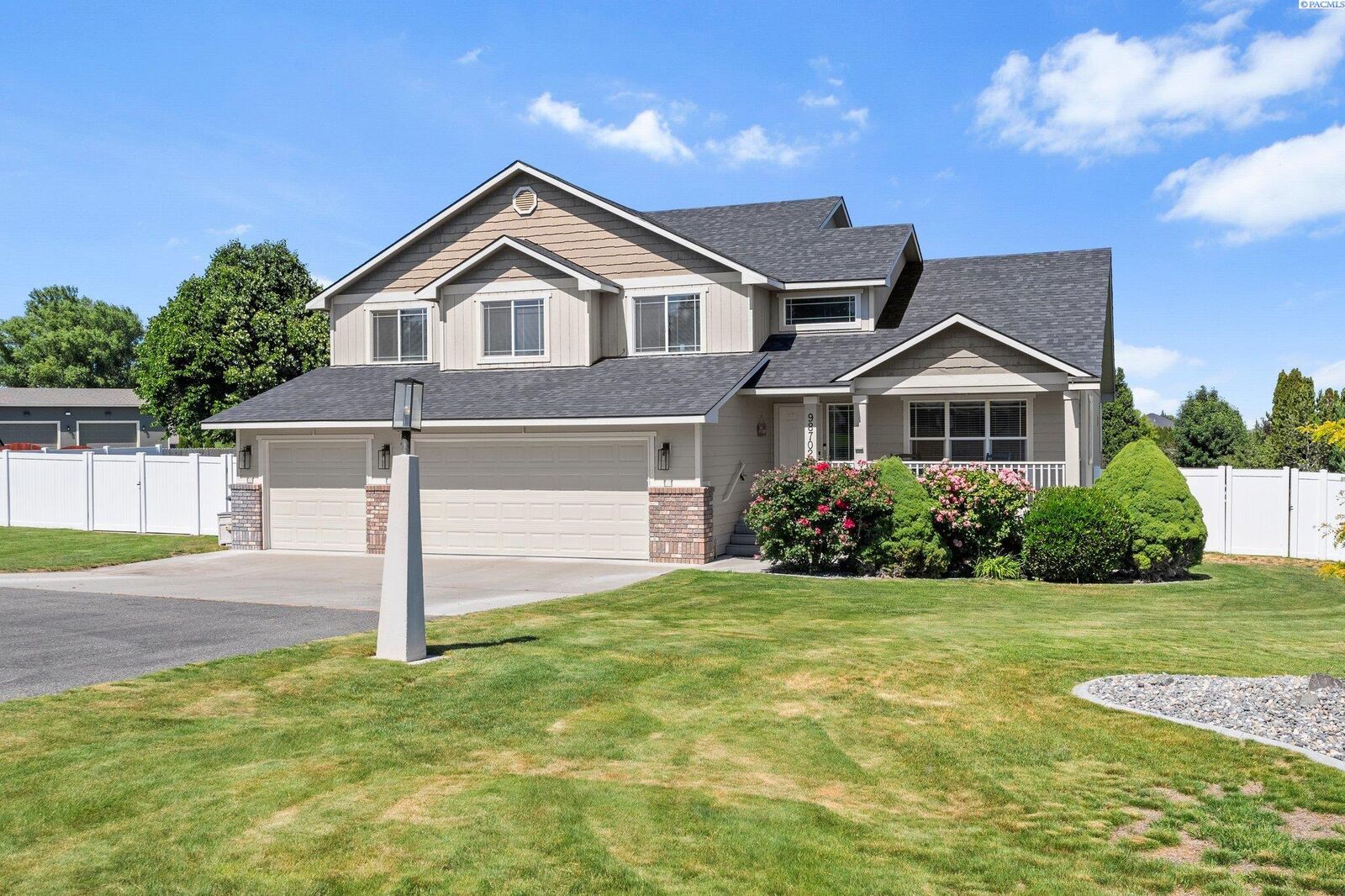 Property Photo:  98702 E Brooklyn Dr.  WA 99338 