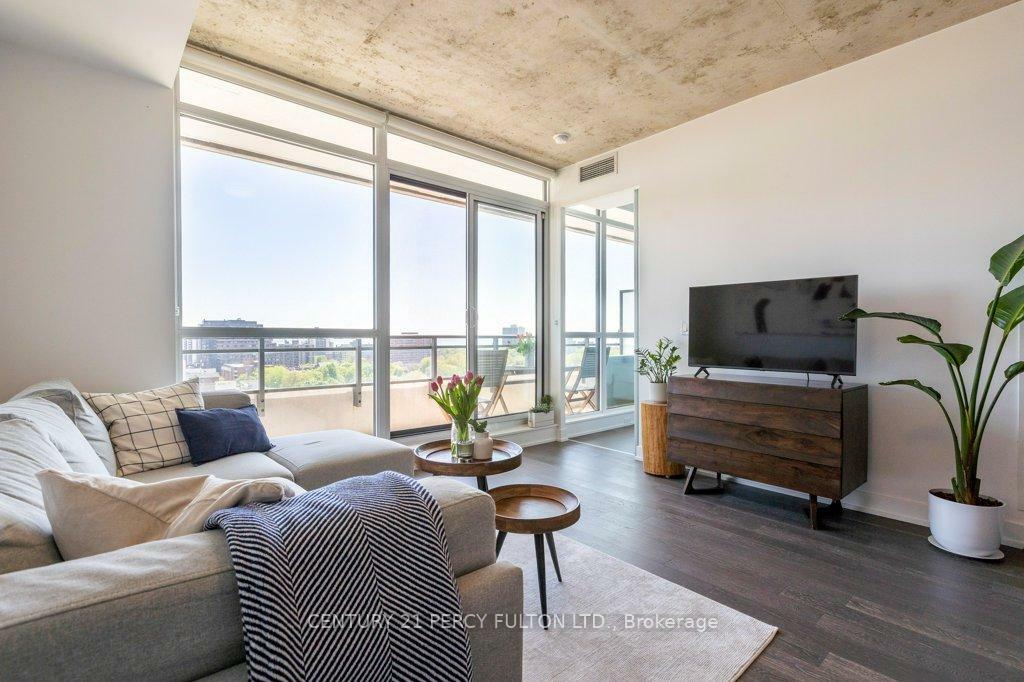 Photo de la propriété: 20 Minowan Miikan Lane 1307 ON M6J 0E5