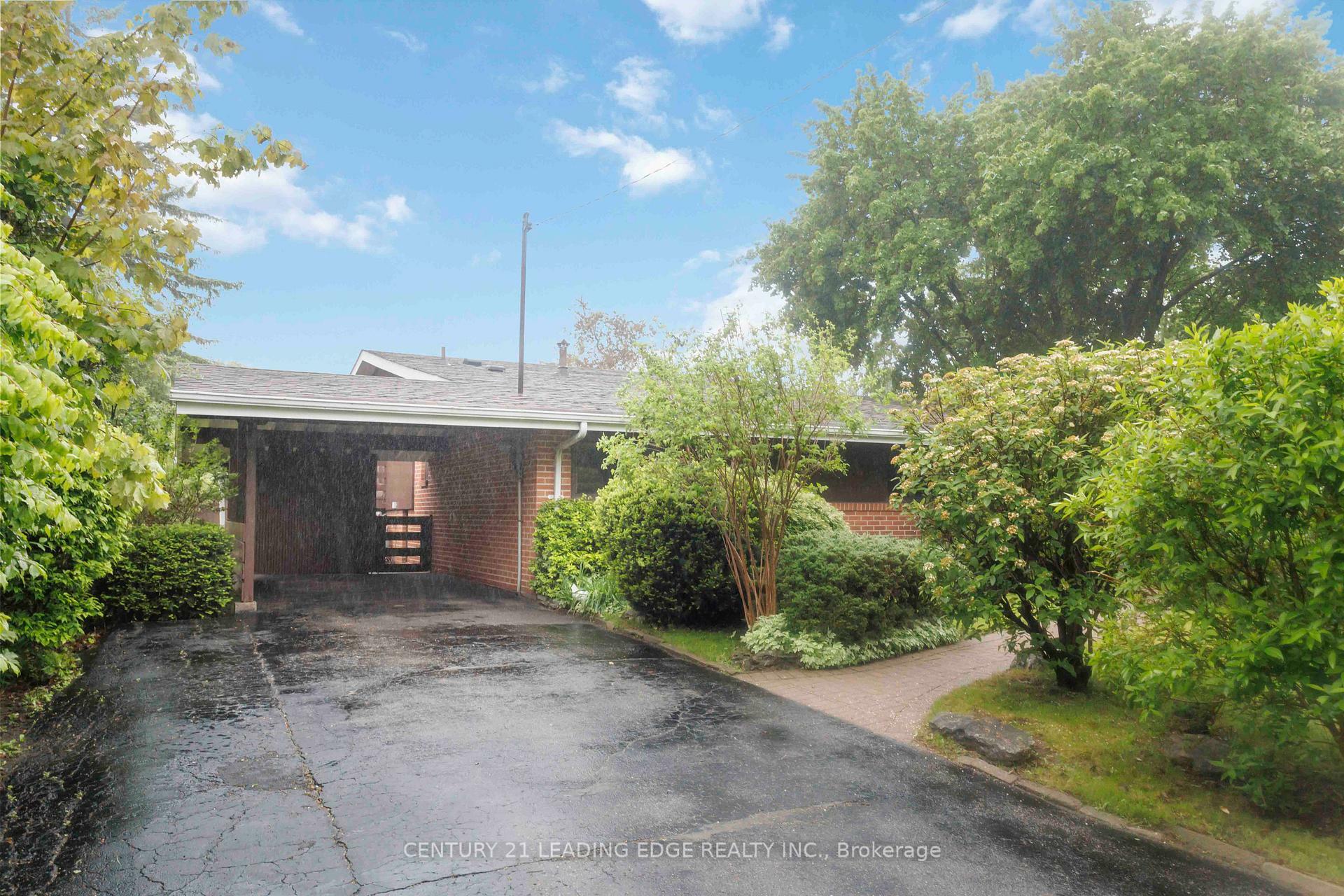 Property Photo: 29 Lesterwood Crescent ON M1P 3L5